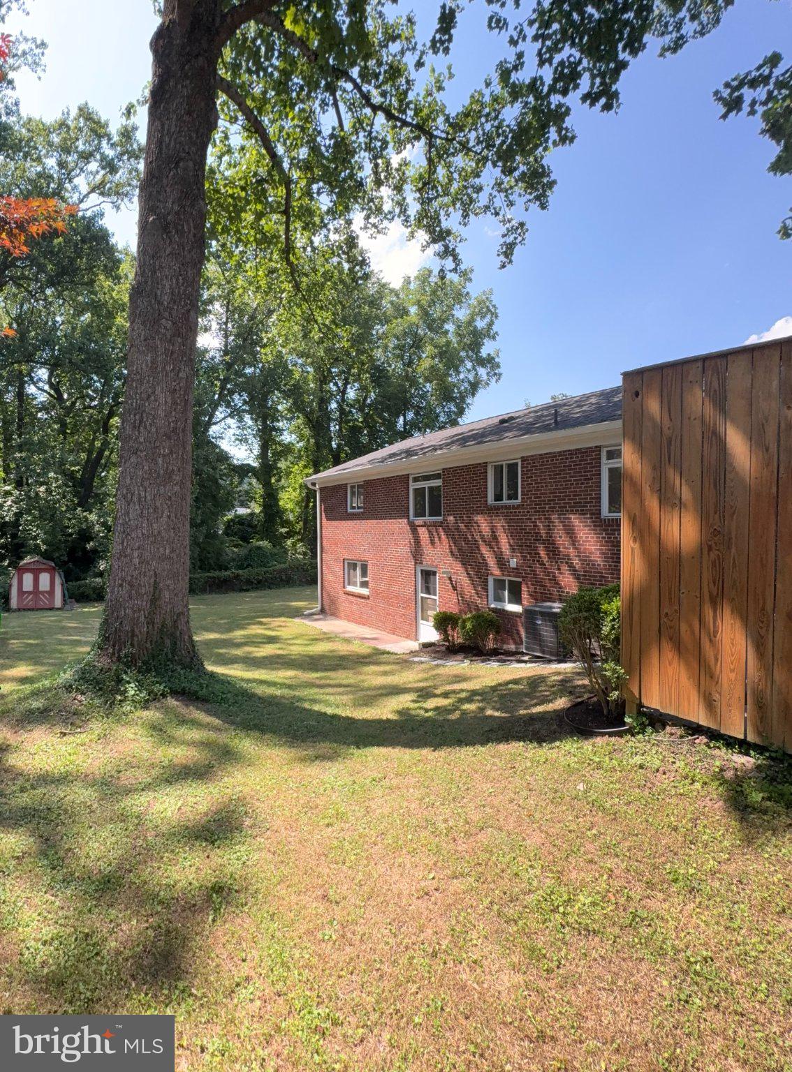 BROYHILL PARK - Residential