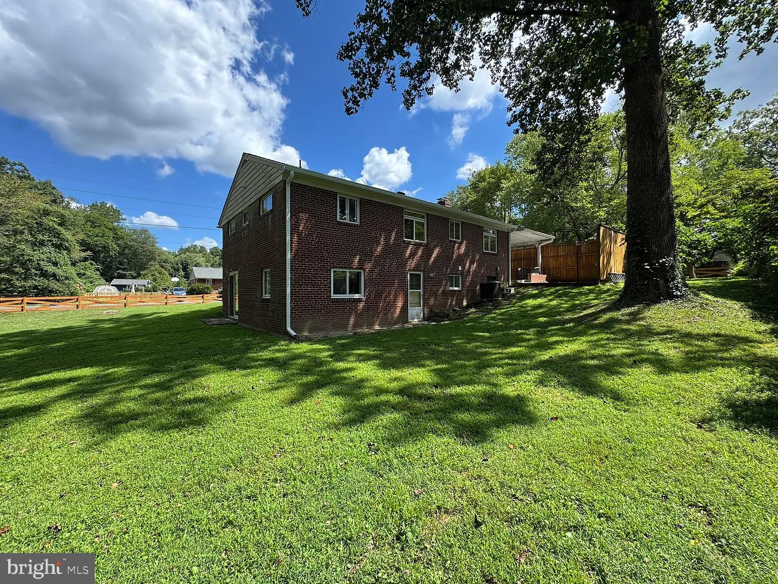 BROYHILL PARK - Residential