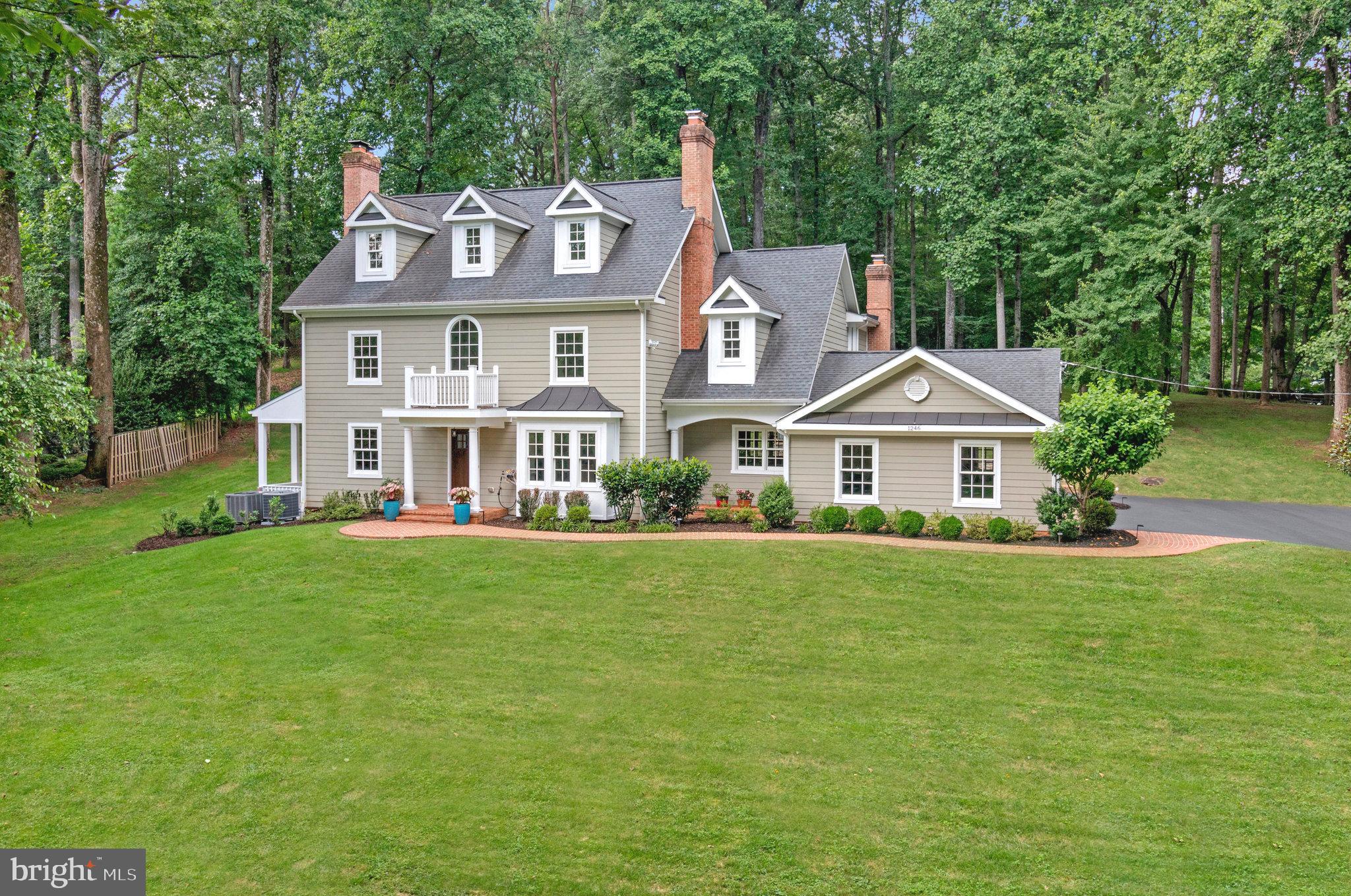WOODSIDE ESTATES - Residential