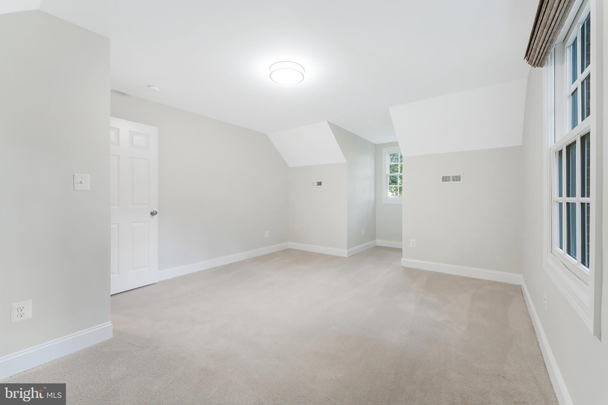 WOODSIDE ESTATES - Residential