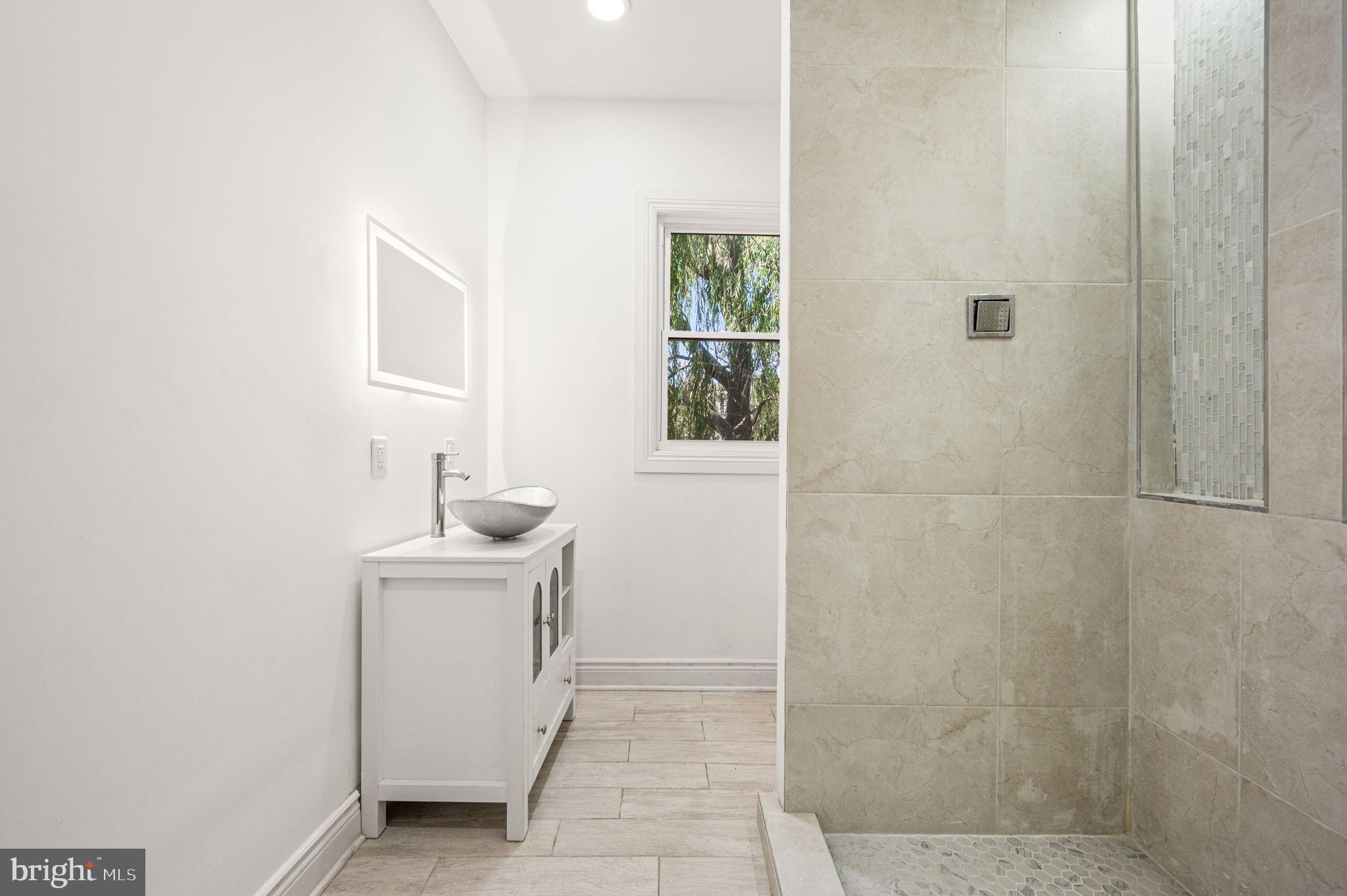 KENSINGTON - Residential