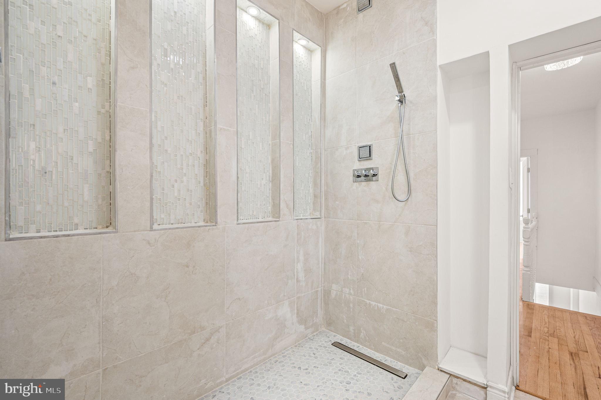 KENSINGTON - Residential
