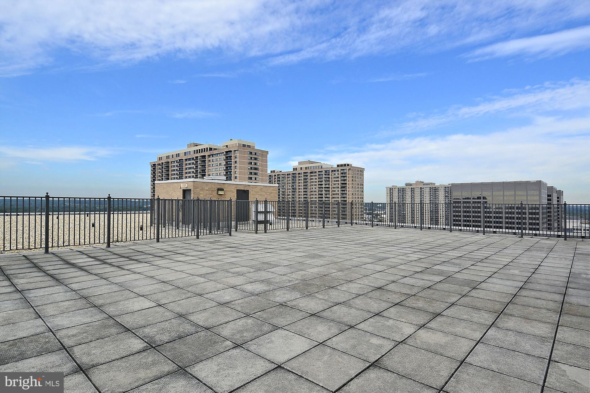SKYLINE HOUSE - Residential