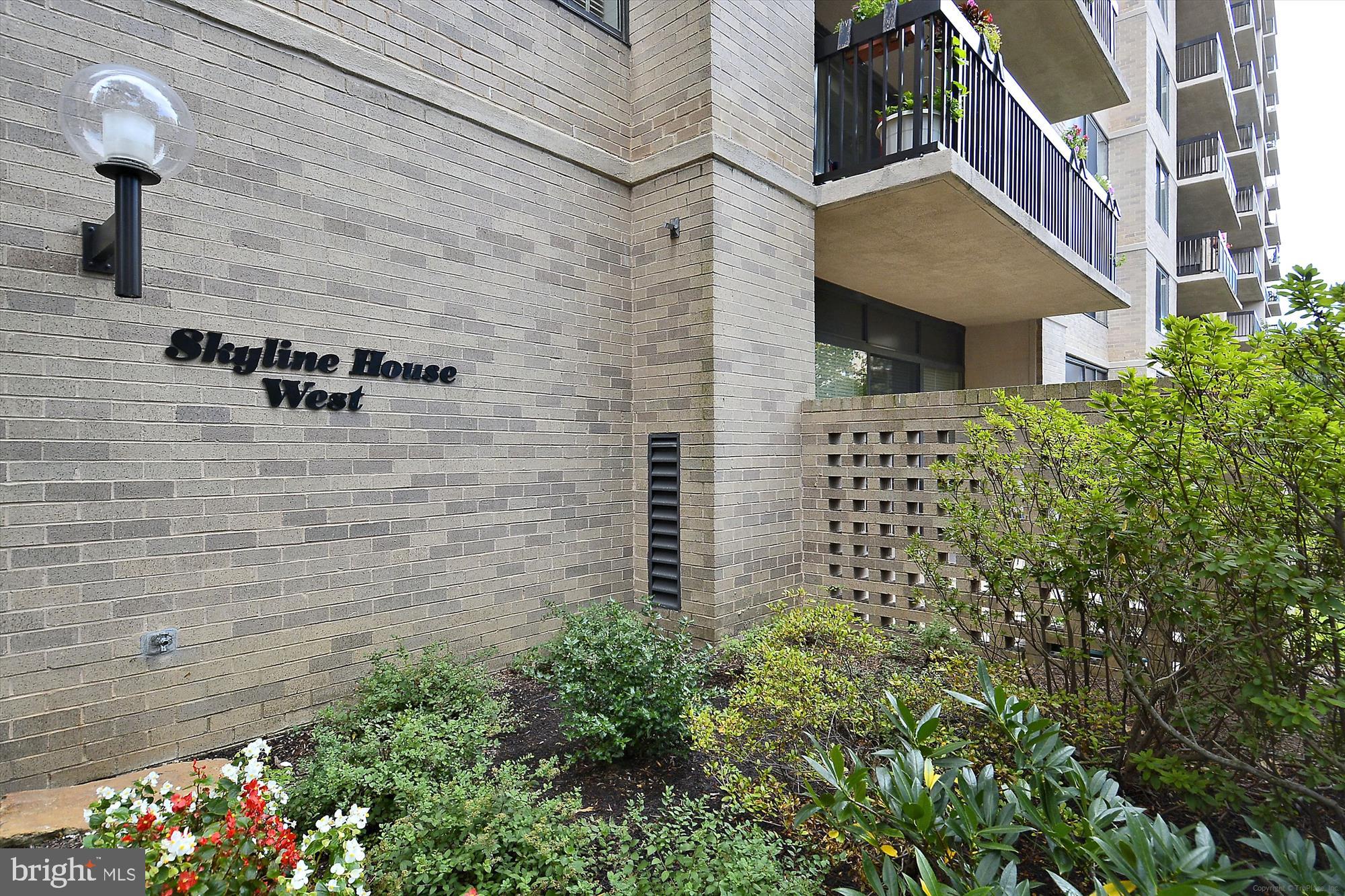 SKYLINE HOUSE - Residential