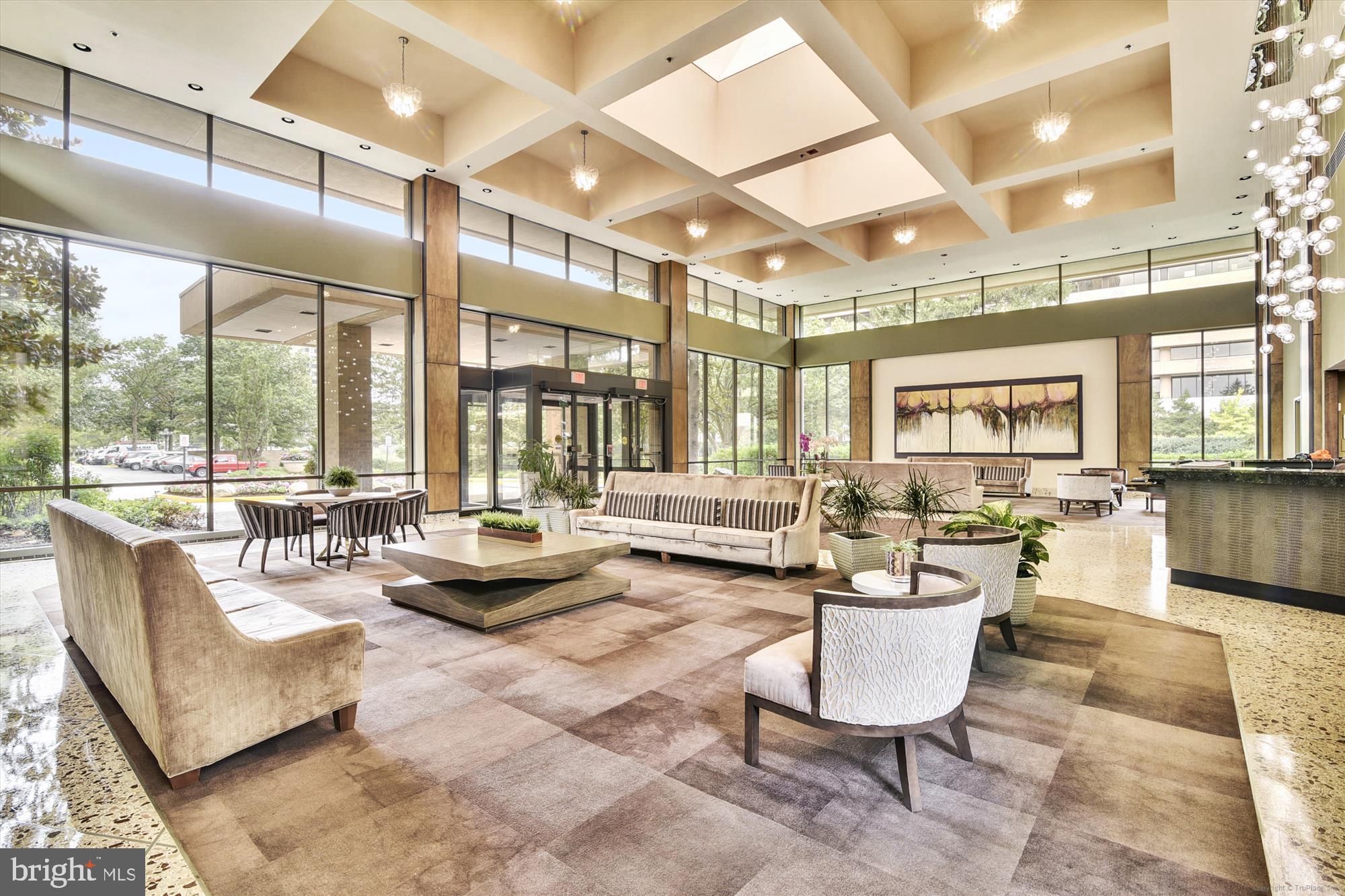 SKYLINE HOUSE - Residential