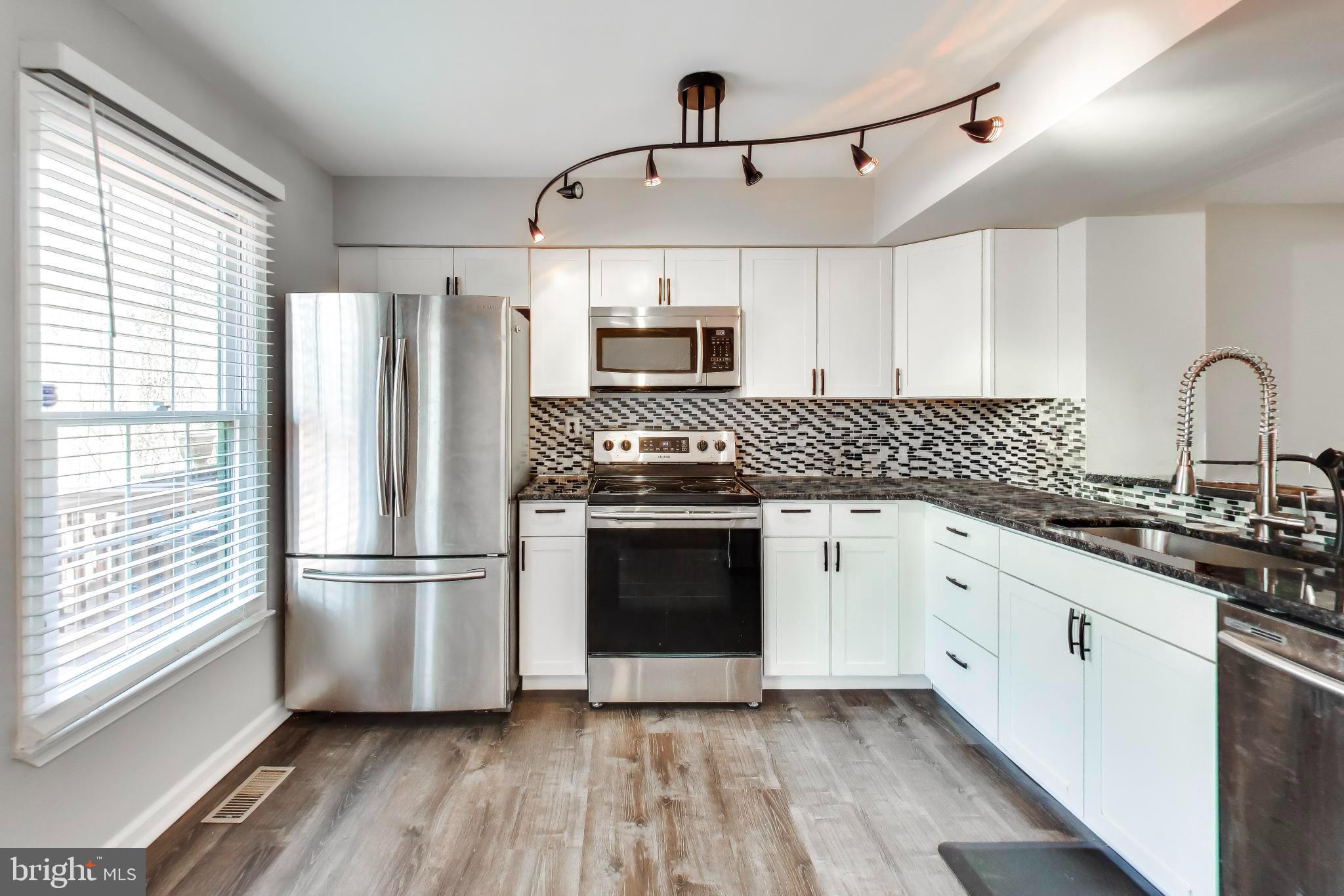 LAUREL LAKES - Residential