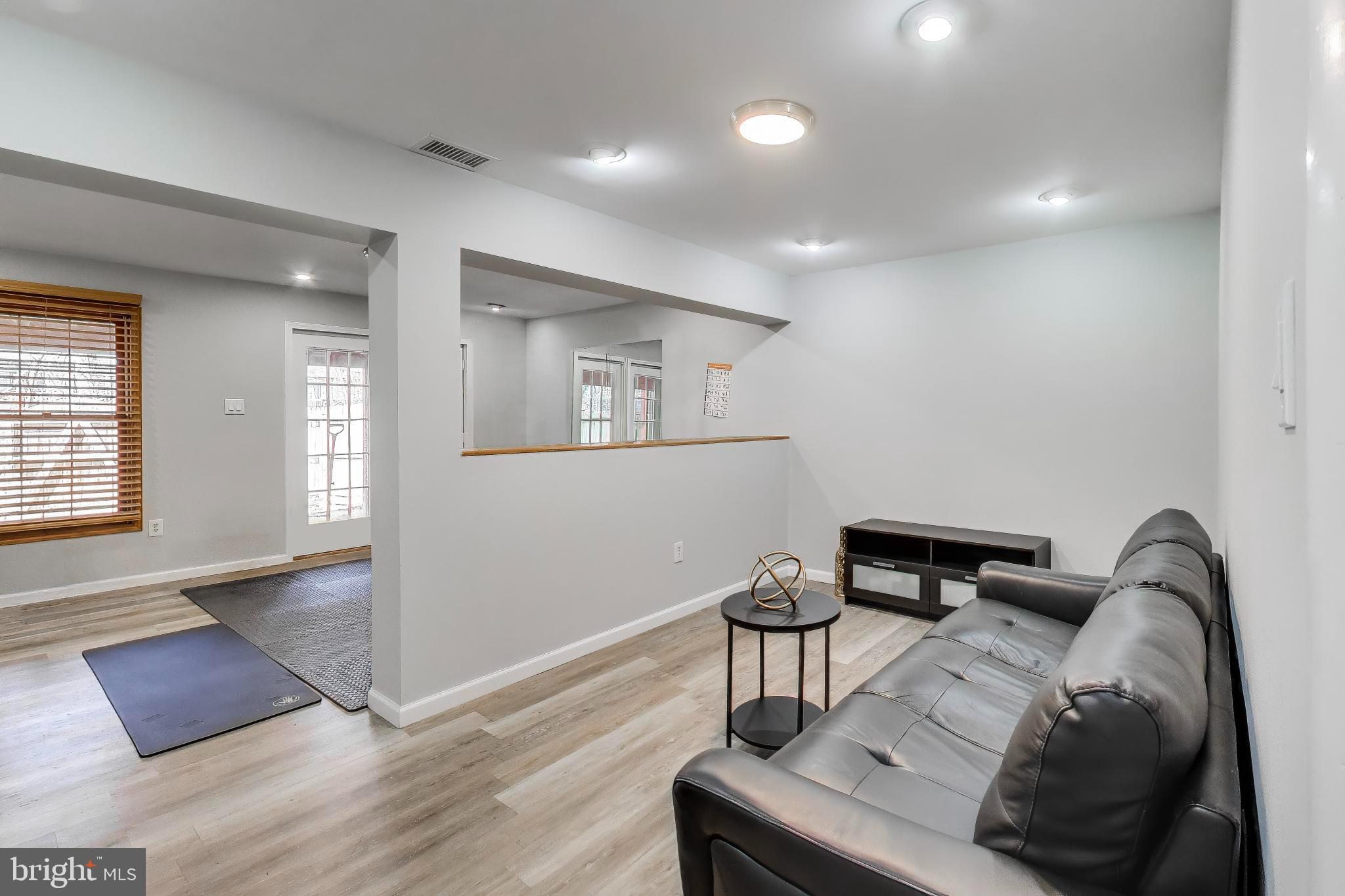 LAUREL LAKES - Residential