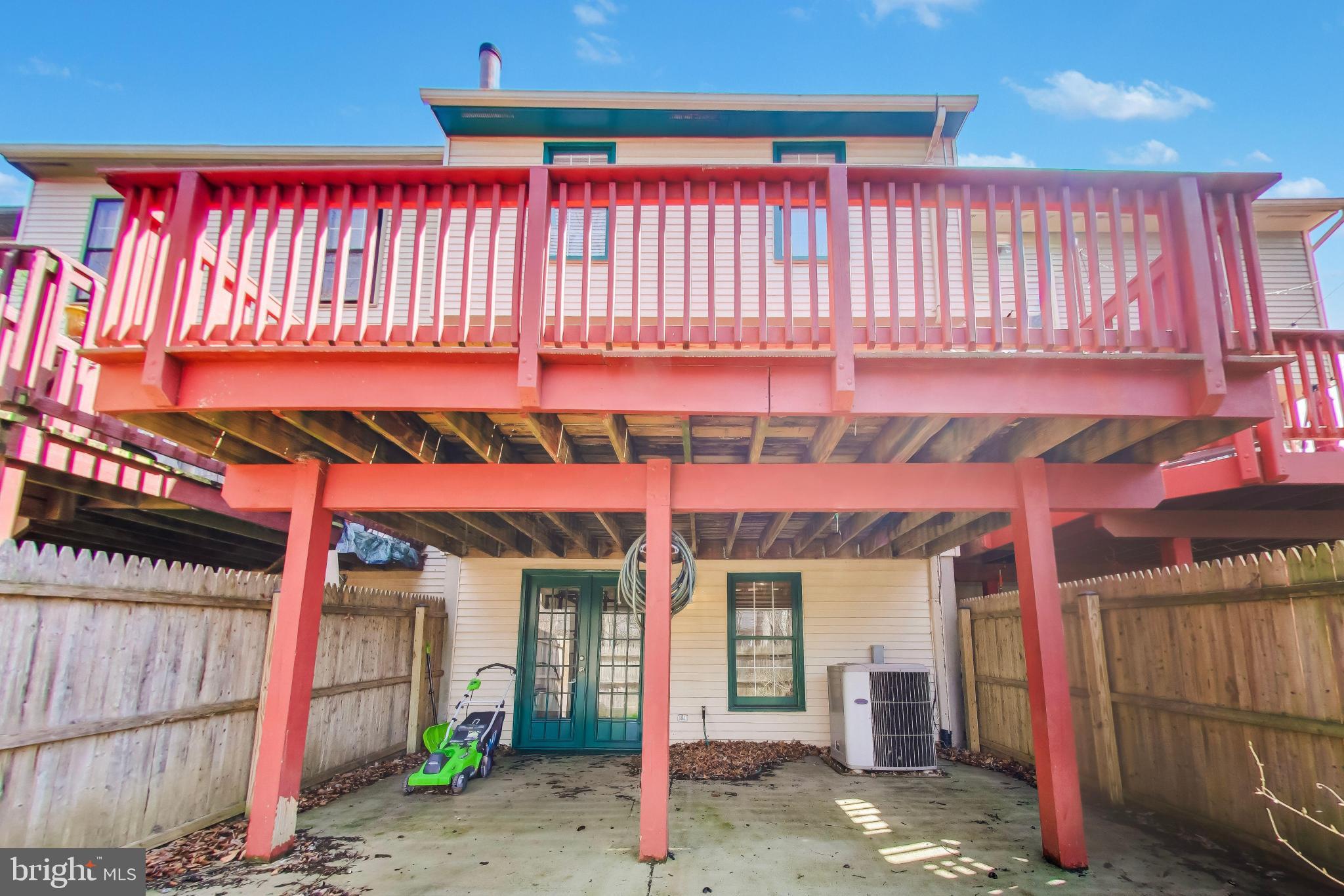 LAUREL LAKES - Residential