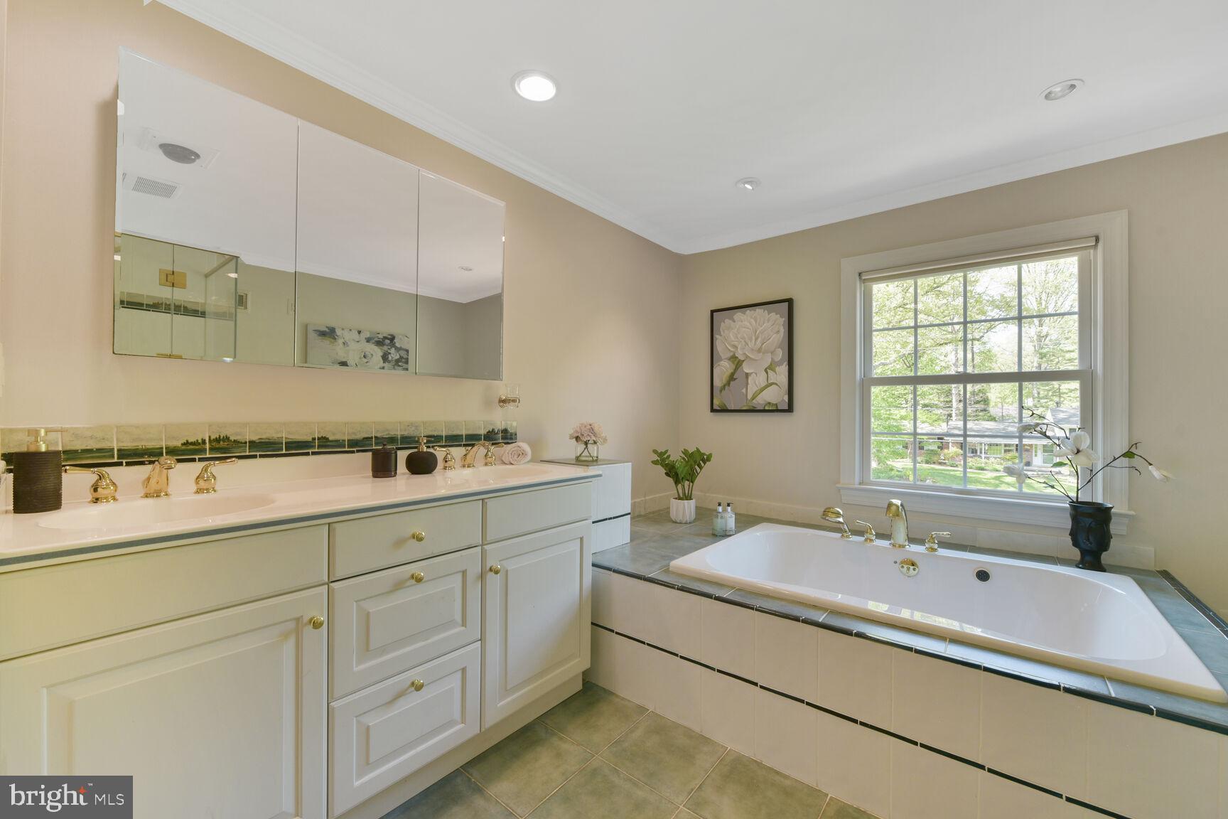 MANTUA - Residential