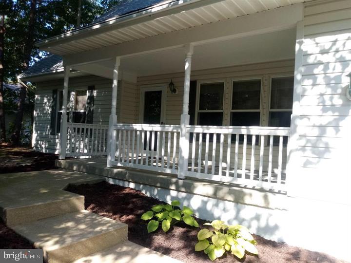 Well maintained 3 bedroom and 2 bath rental in desirable neighborhood. Close to Pax River base, shopping, restaurants and so much more. This home has been well maintained.  The carpets have also  been professionally cleaned. There is a one car garage with an attic above with PLENTY of storage. 
Large Primary Suite features a custom walk-in closet, a soaking bath with jacuzzi tub, walk in shower and laundry room.   Two additional bedrooms on main level with full bath.  No pets or smoking allowed.  Shoe covers will be provided.