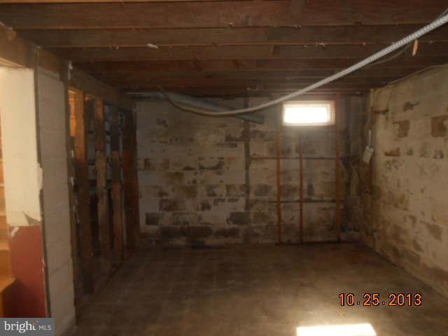 COLONIAL HOUSING - Residential