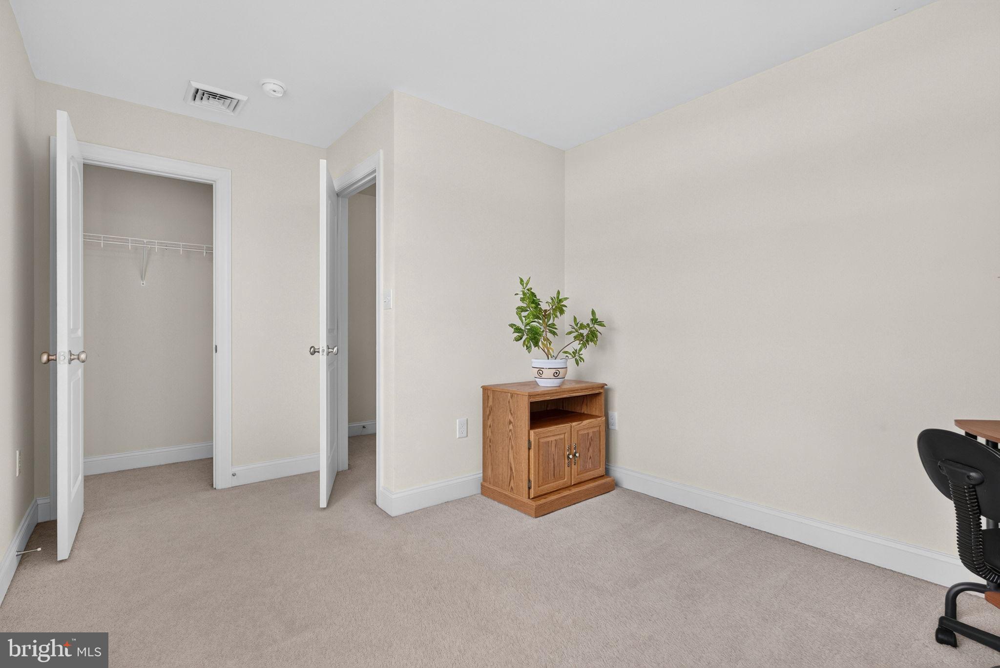 KINGS COURT AT BROWNSTONE - Residential