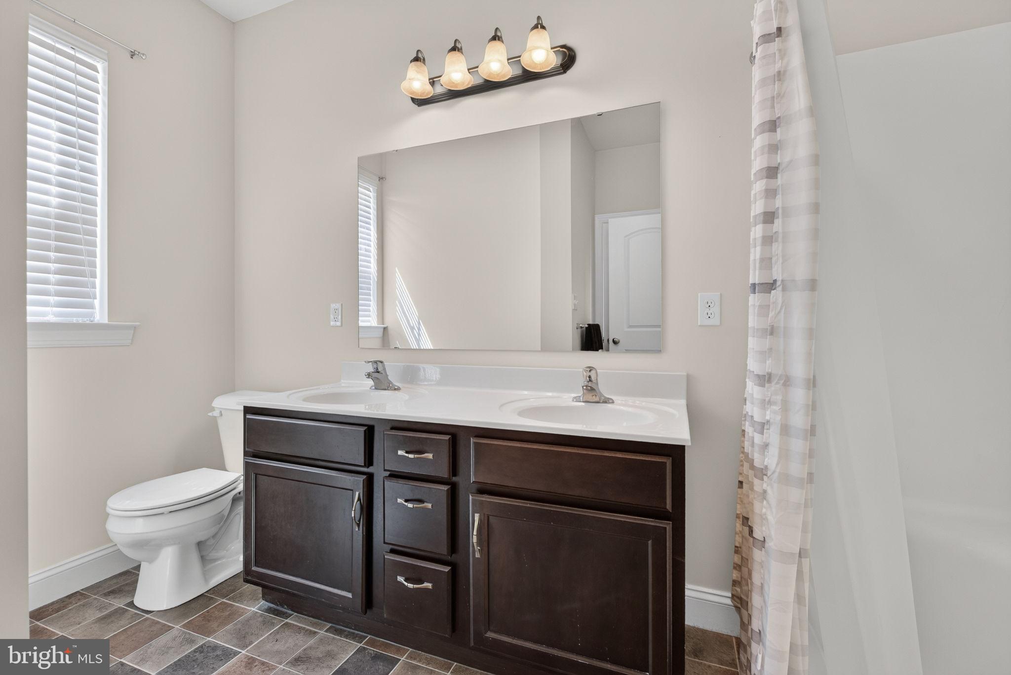 KINGS COURT AT BROWNSTONE - Residential