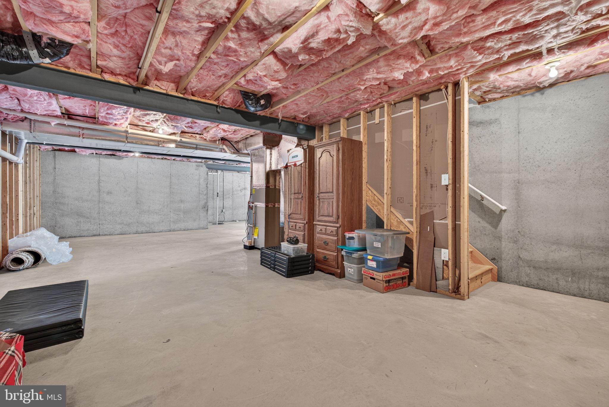 KINGS COURT AT BROWNSTONE - Residential