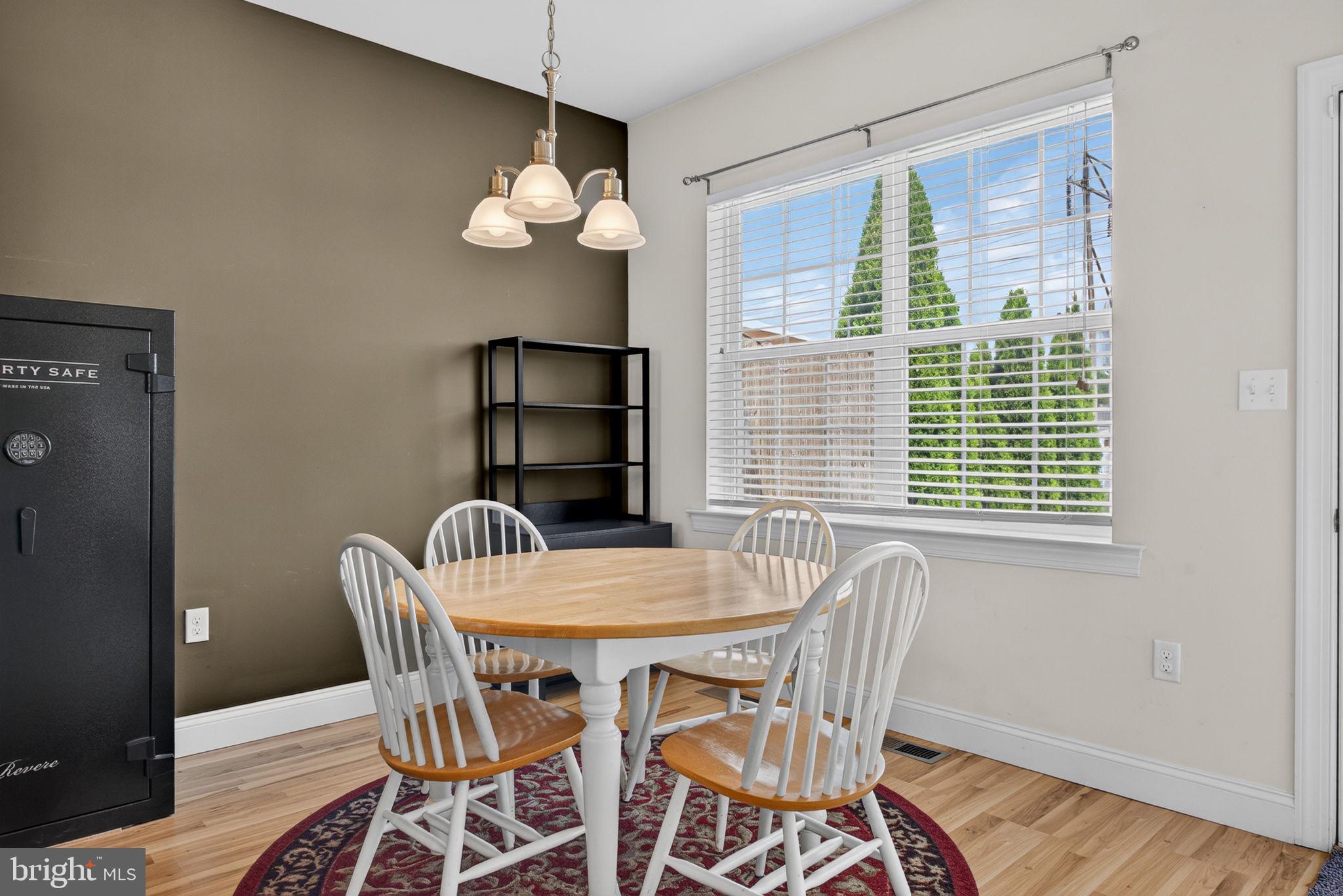 KINGS COURT AT BROWNSTONE - Residential