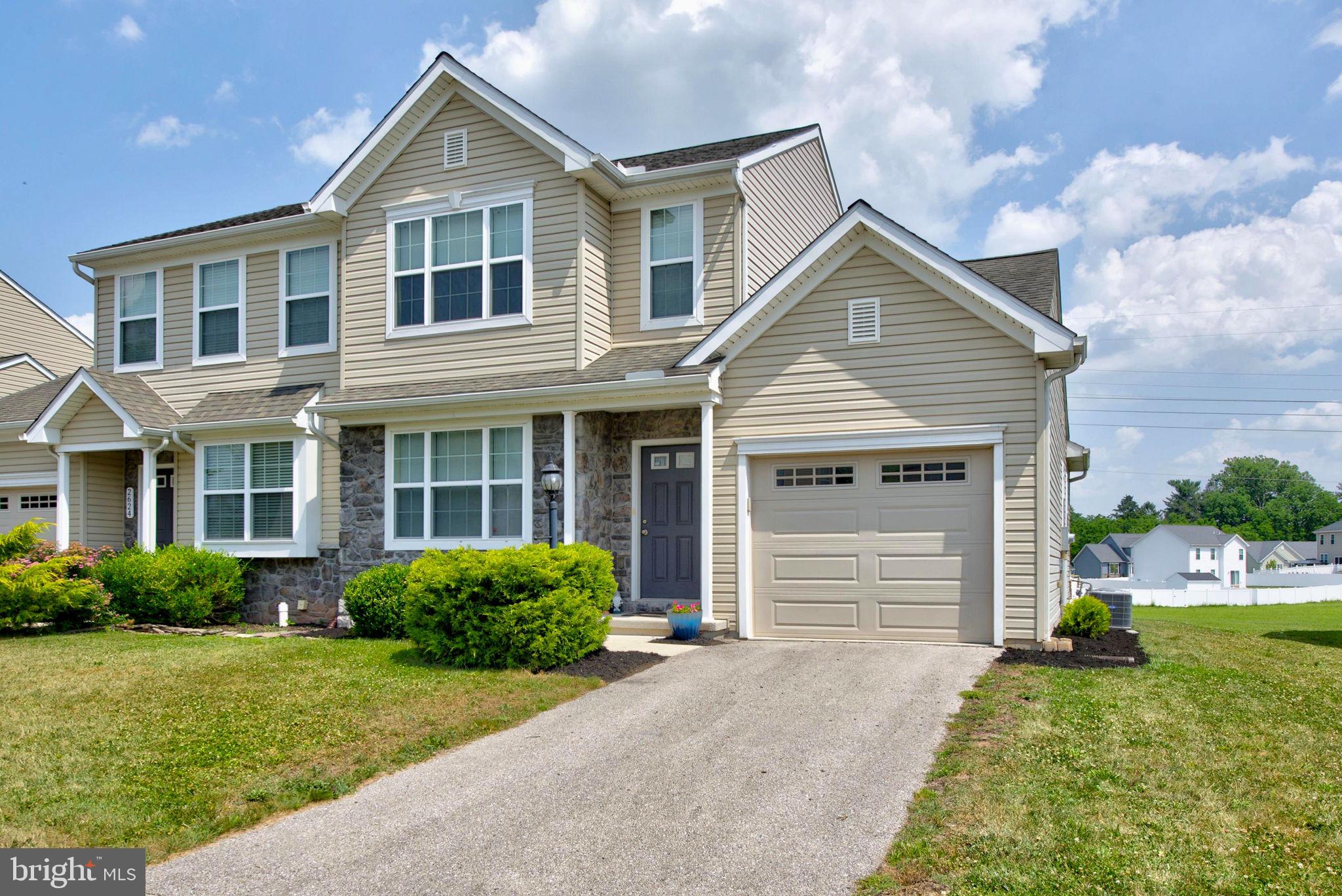 KINGS COURT AT BROWNSTONE - Residential