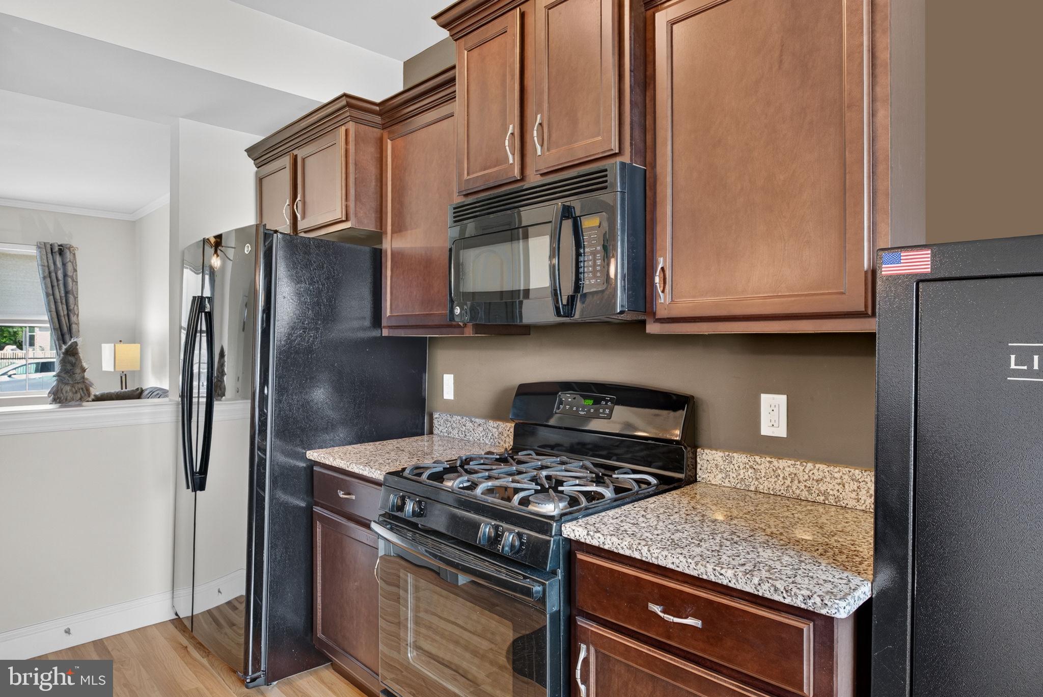 KINGS COURT AT BROWNSTONE - Residential