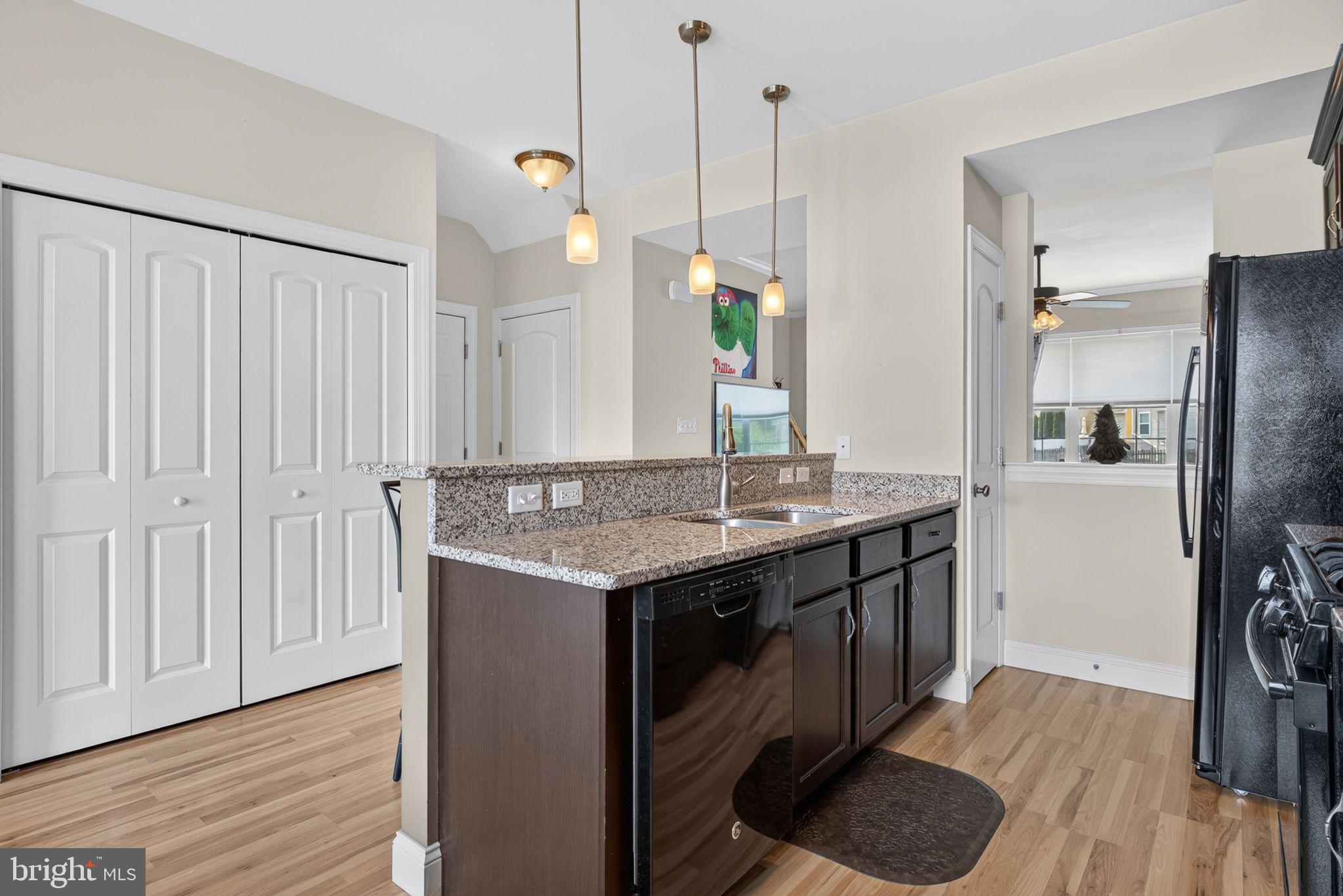 KINGS COURT AT BROWNSTONE - Residential