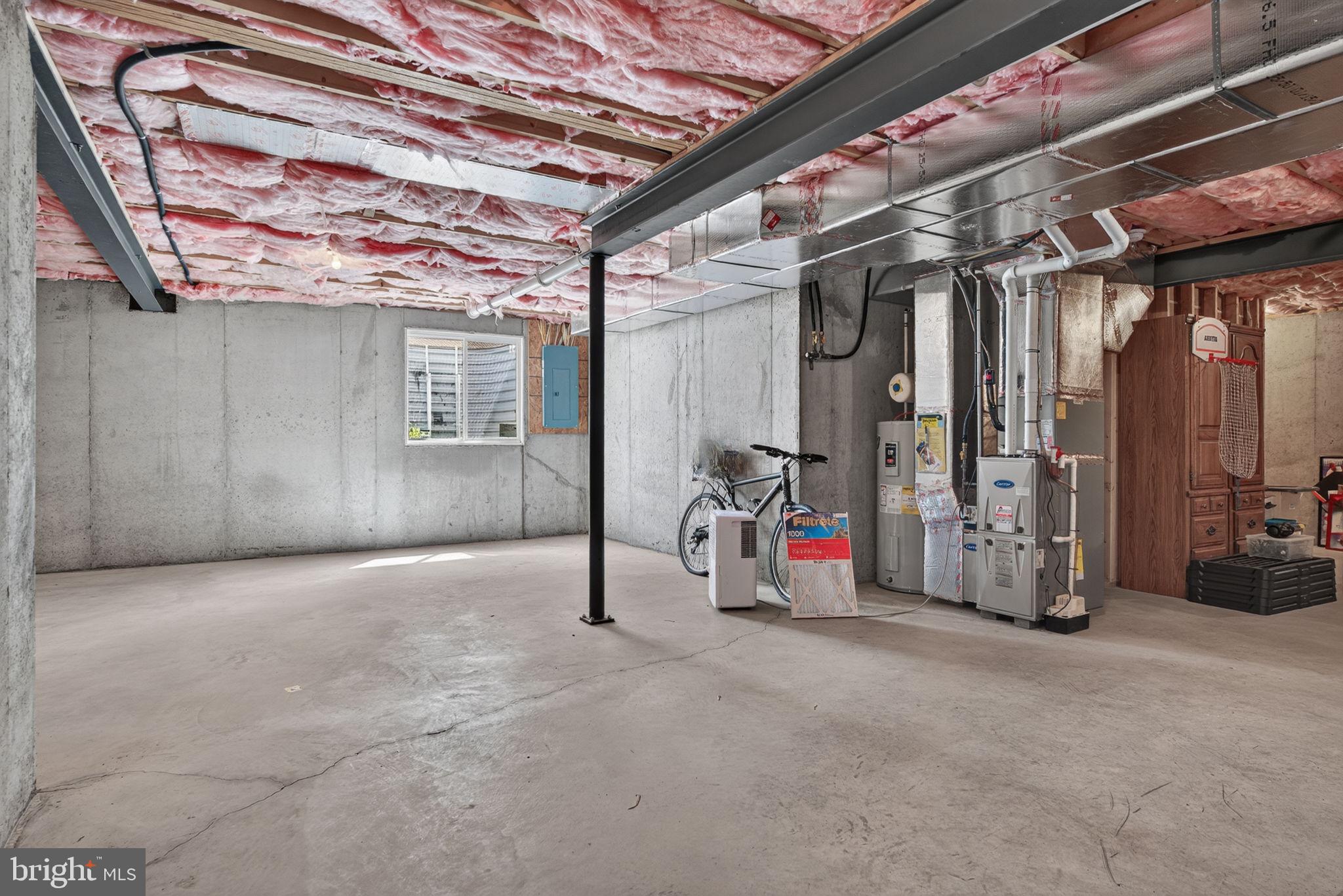 KINGS COURT AT BROWNSTONE - Residential