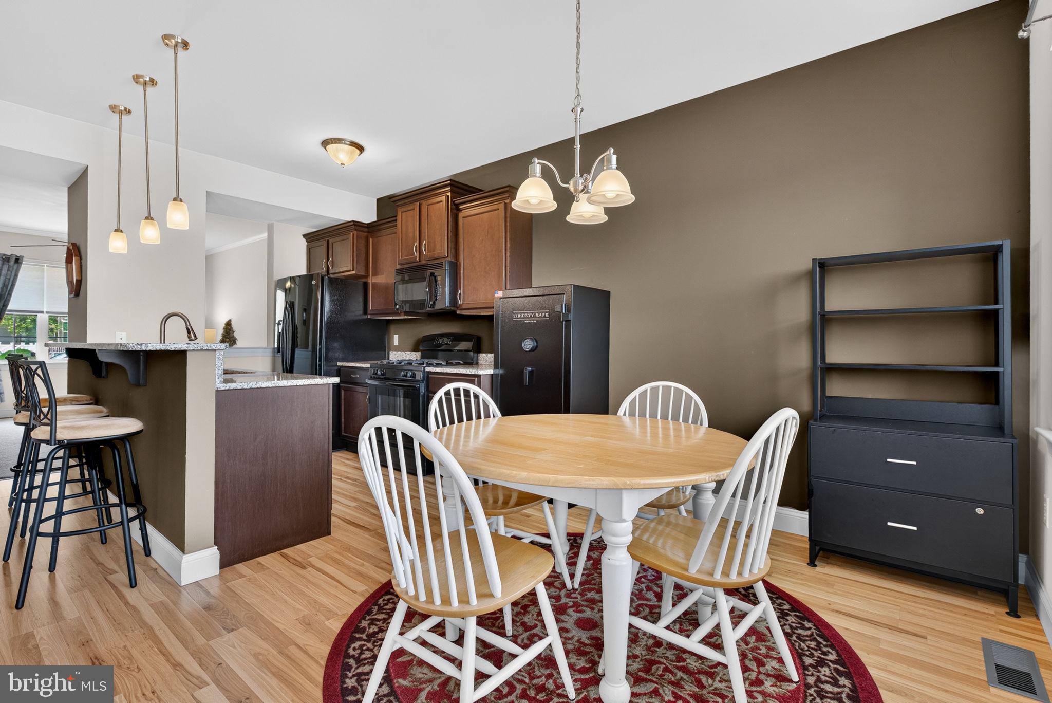 KINGS COURT AT BROWNSTONE - Residential
