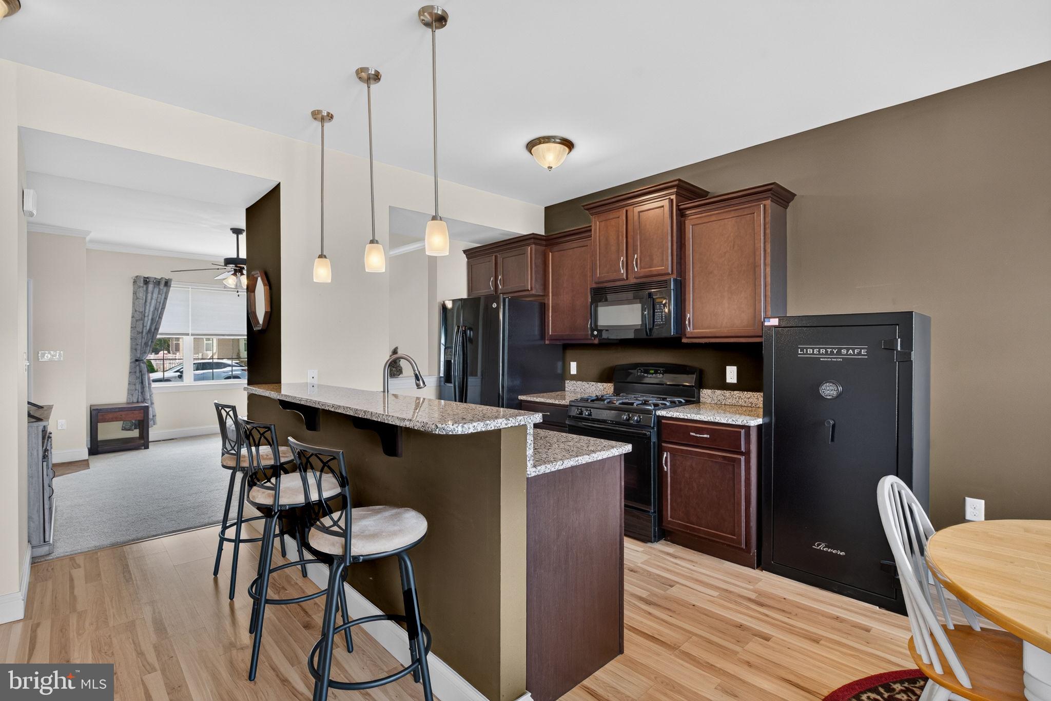 KINGS COURT AT BROWNSTONE - Residential