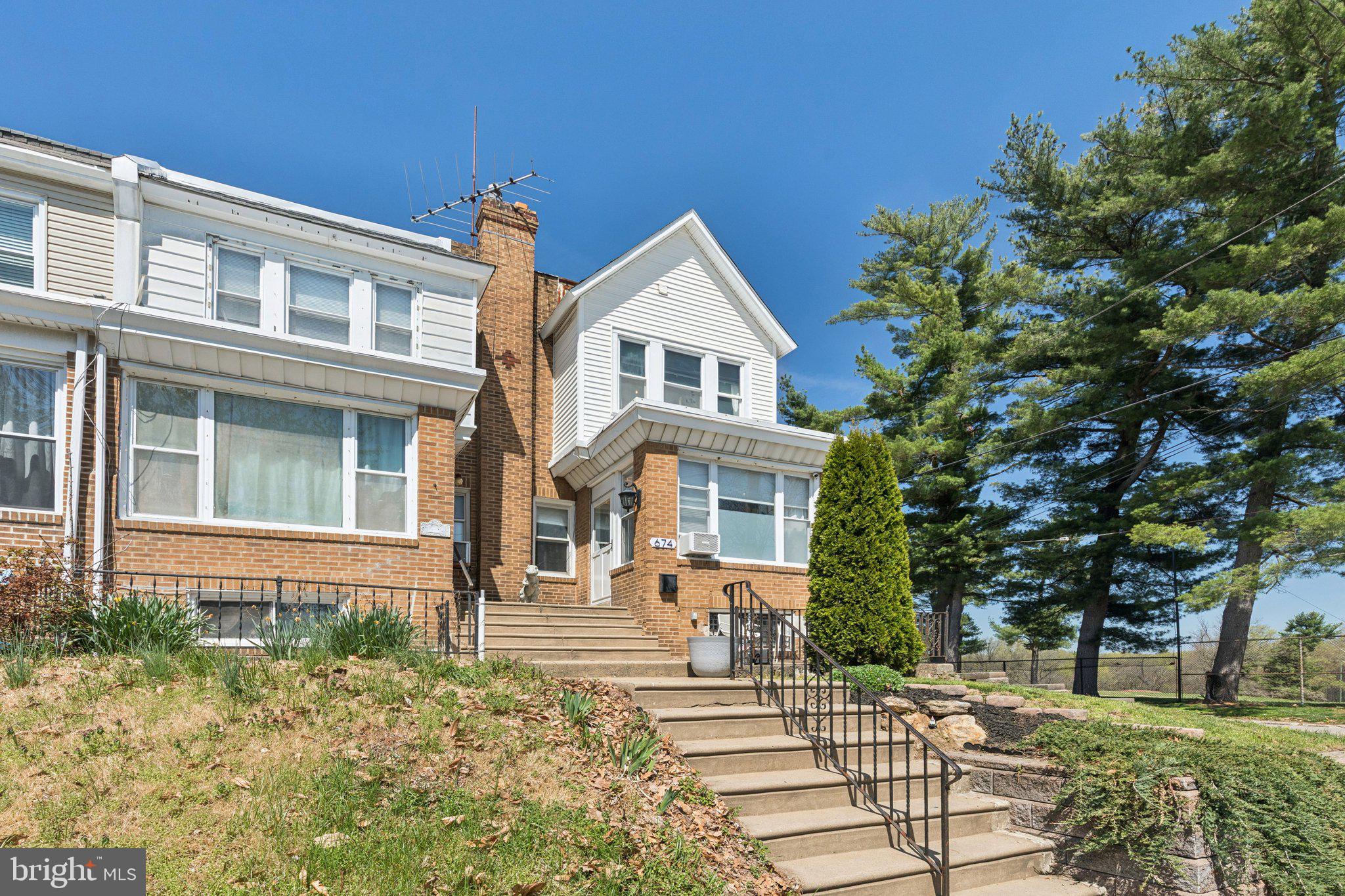 ROXBOROUGH - Residential