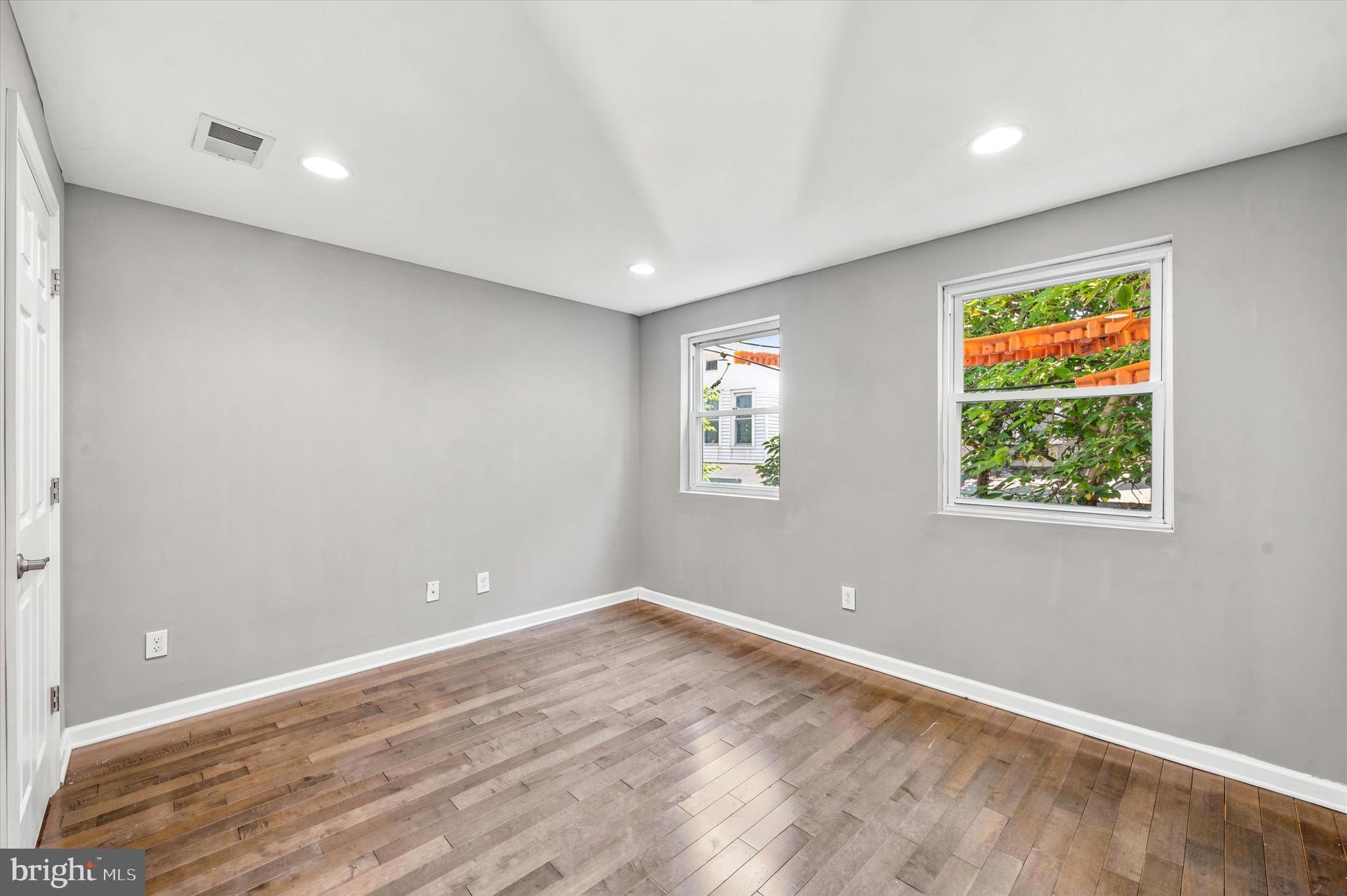 POINT BREEZE - Residential
