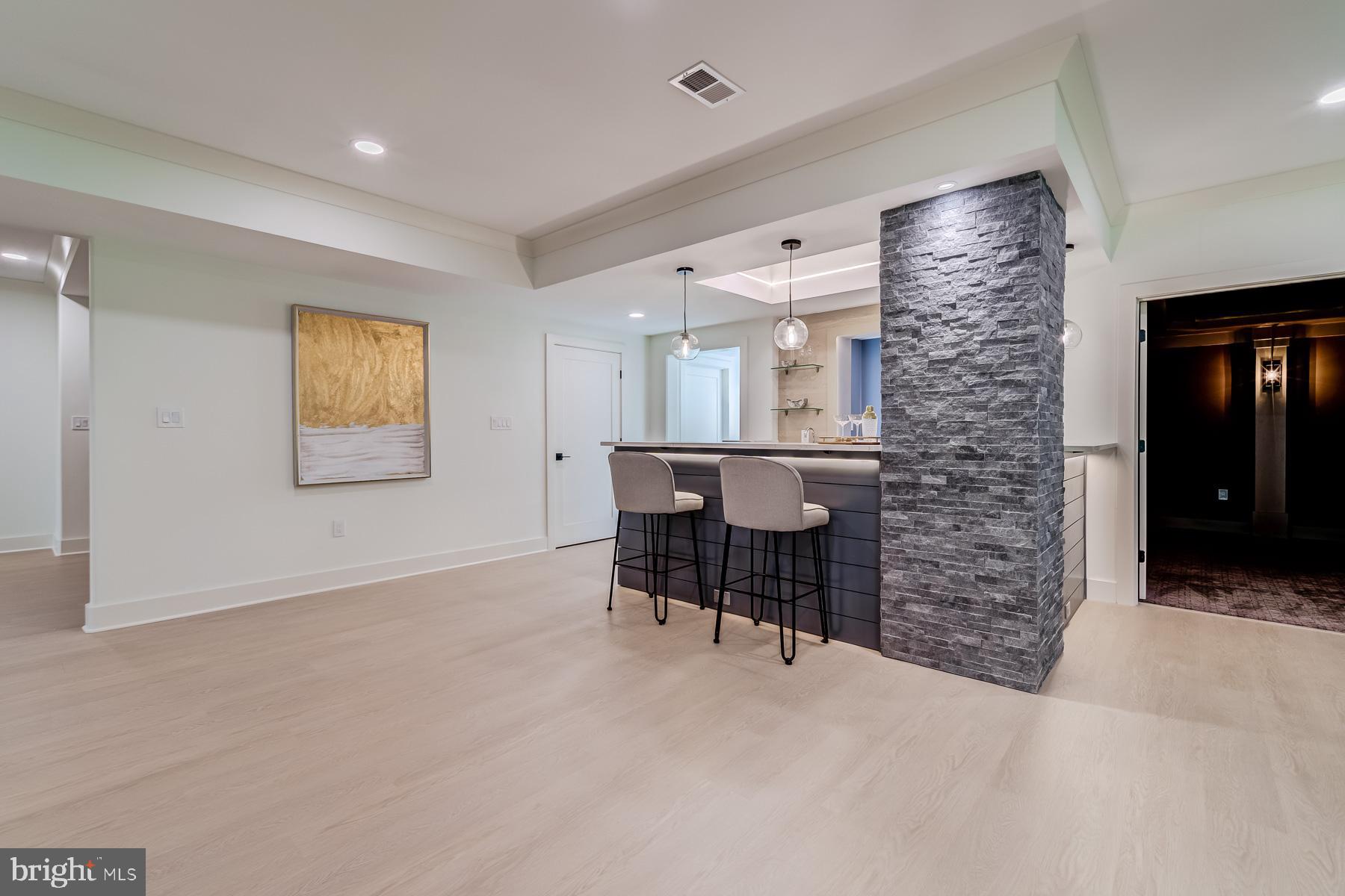 VIENNA WOODS - Residential