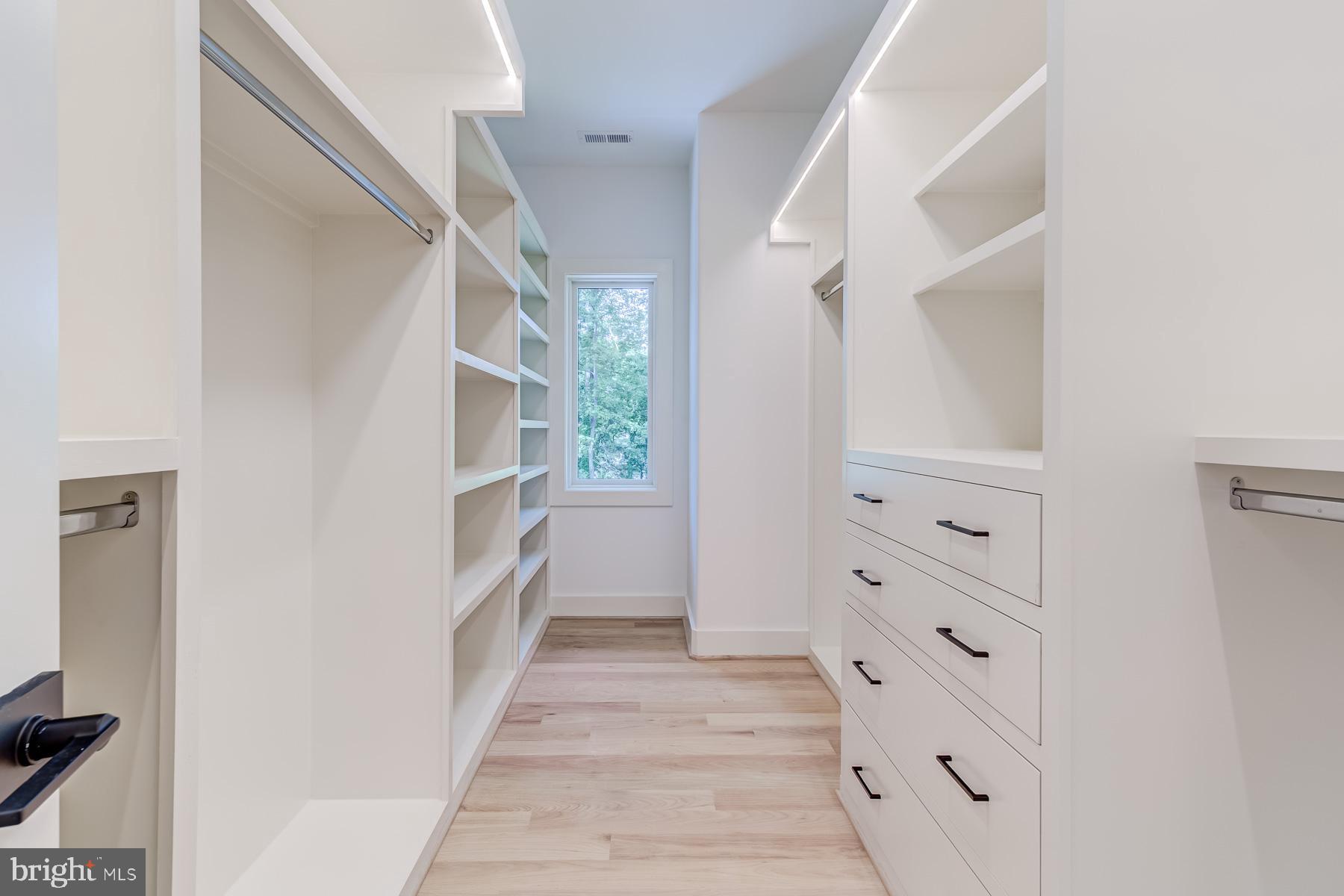 VIENNA WOODS - Residential