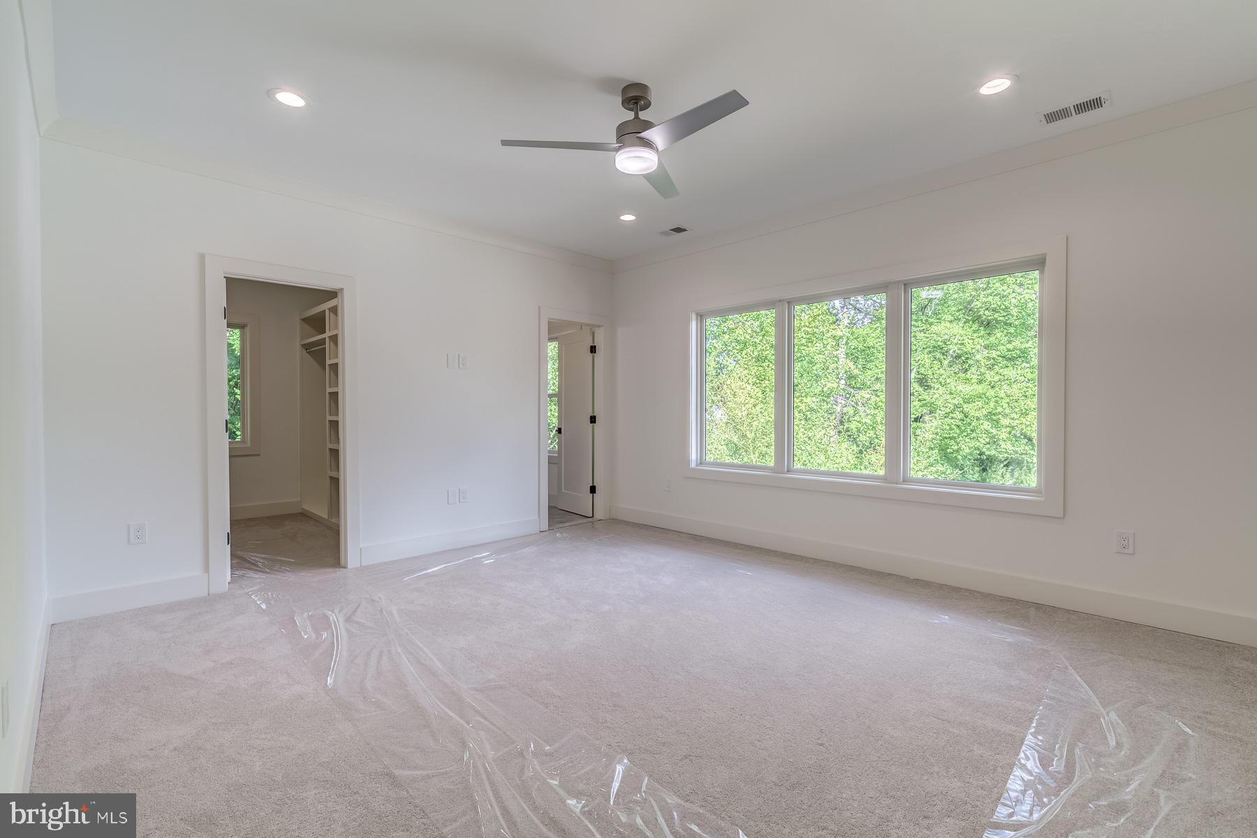 VIENNA WOODS - Residential