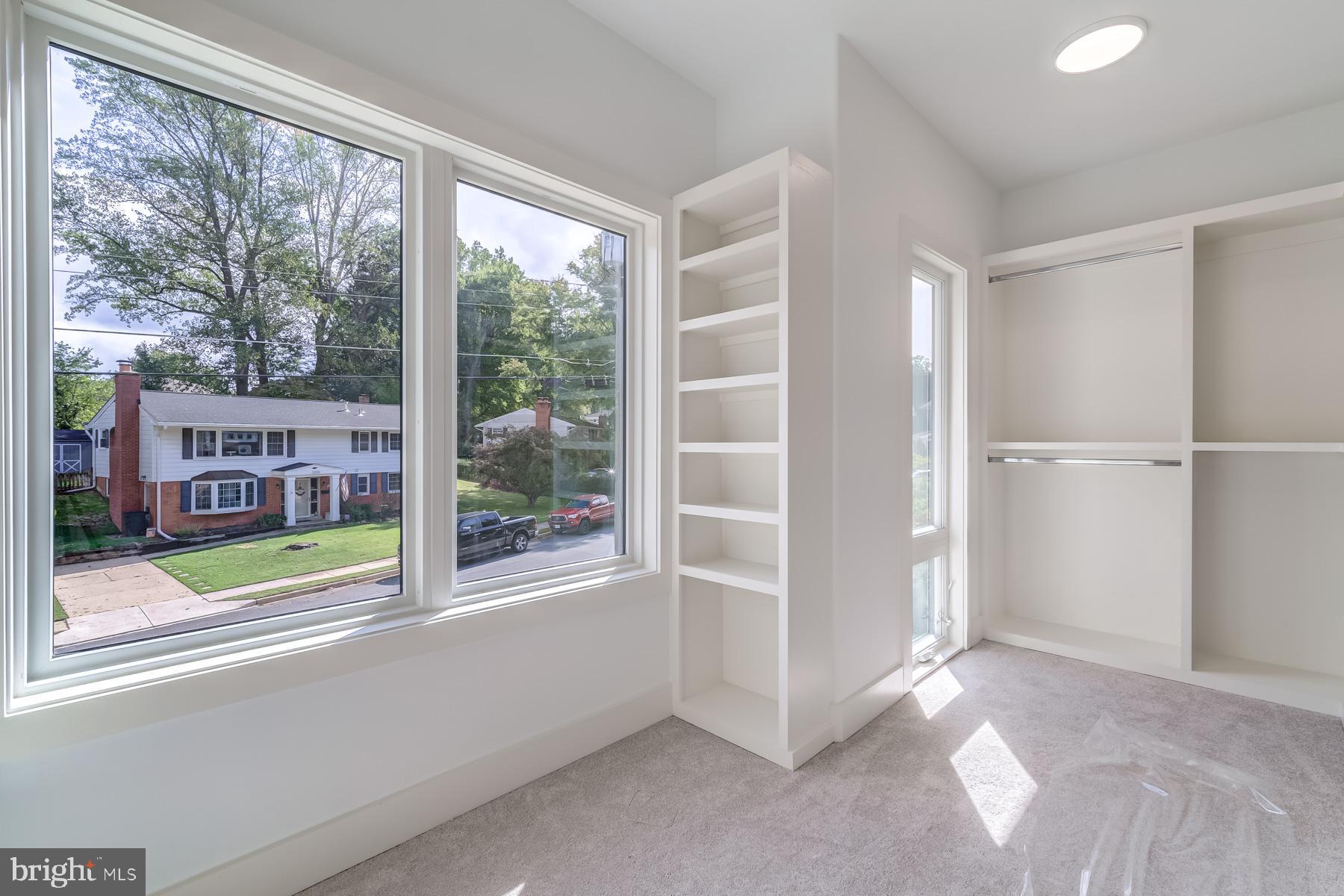 VIENNA WOODS - Residential