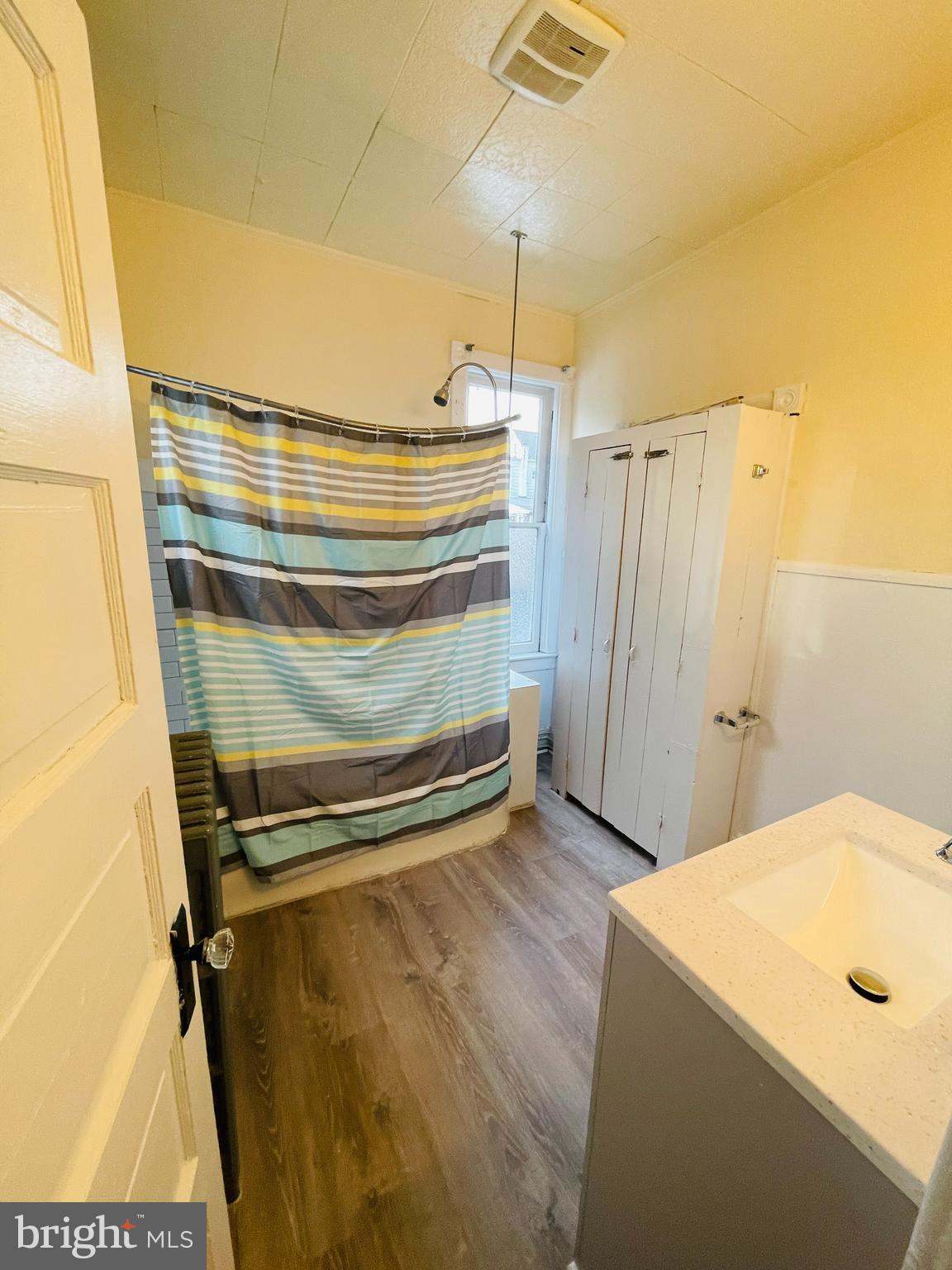 MANOR PARK - Residential Lease