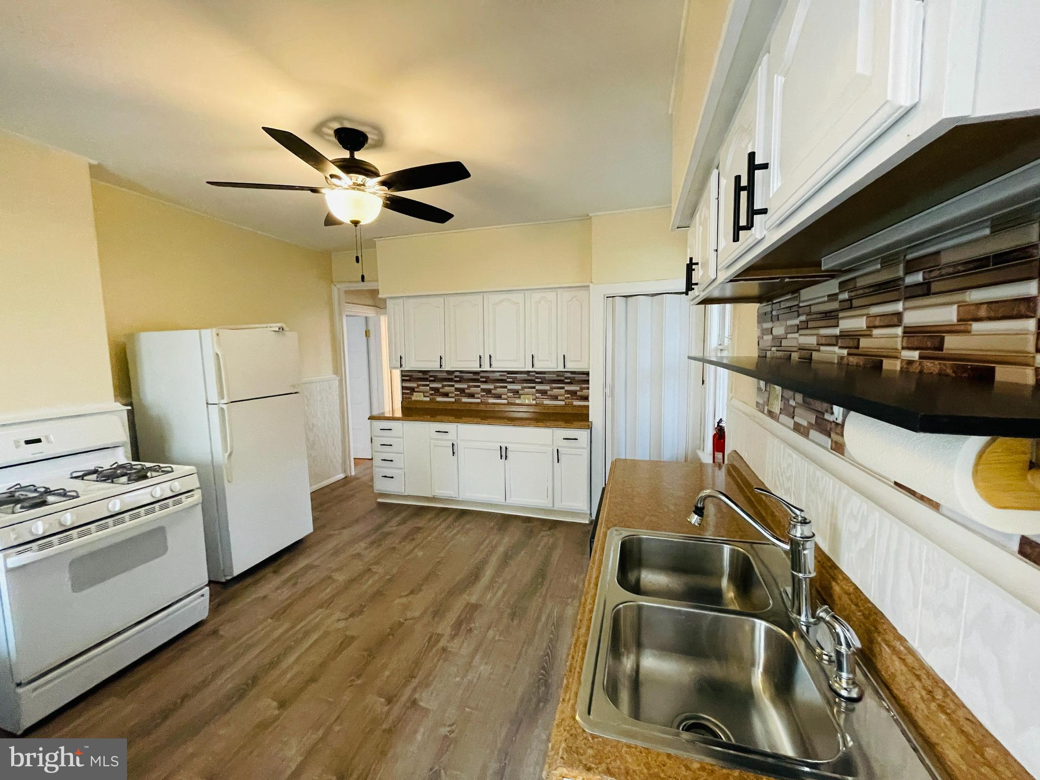 MANOR PARK - Residential Lease