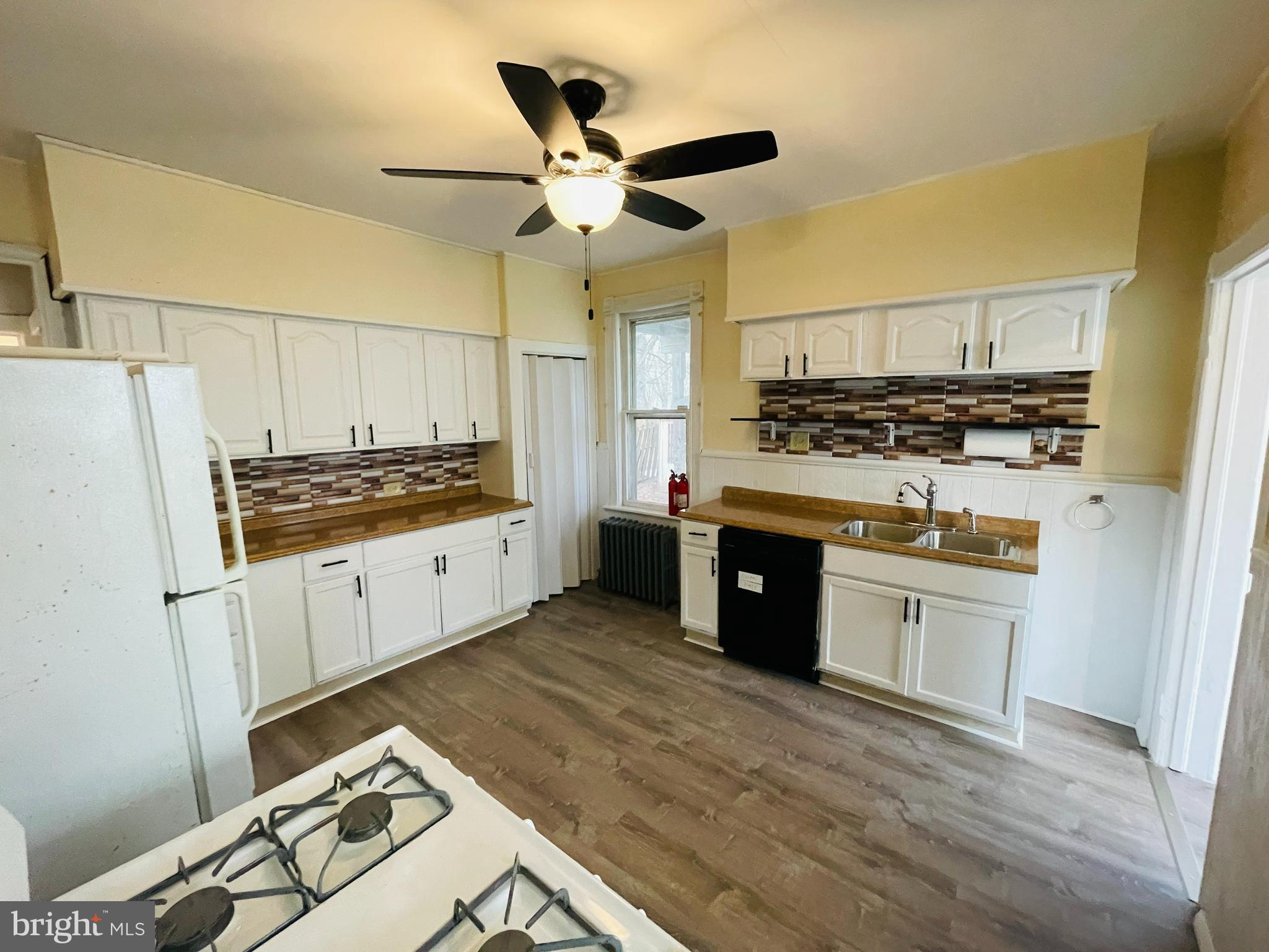 MANOR PARK - Residential Lease