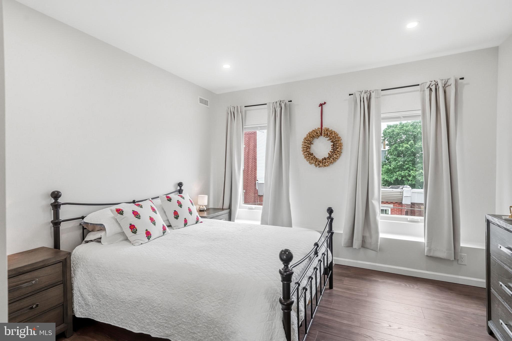 POINT BREEZE - Residential