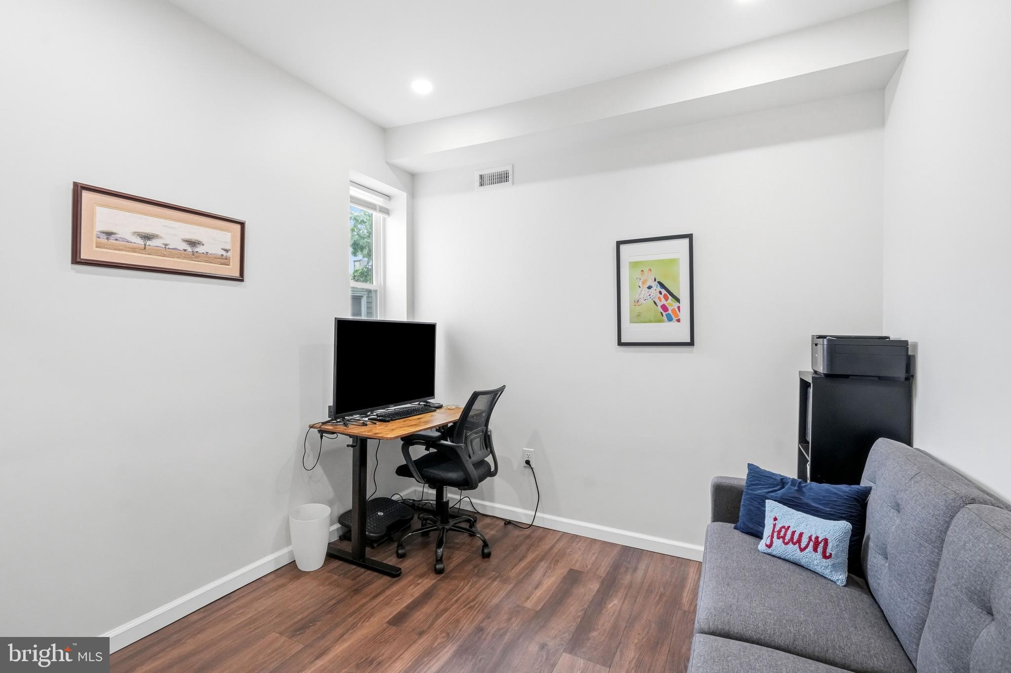 POINT BREEZE - Residential
