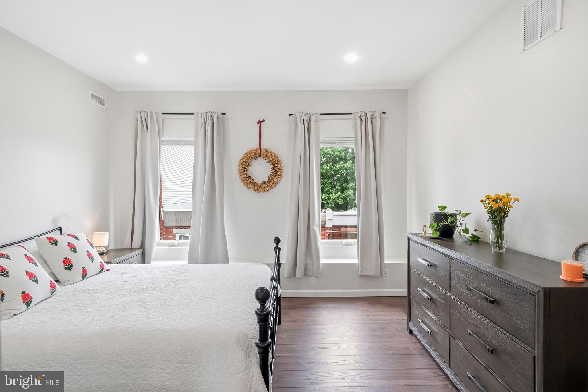POINT BREEZE - Residential