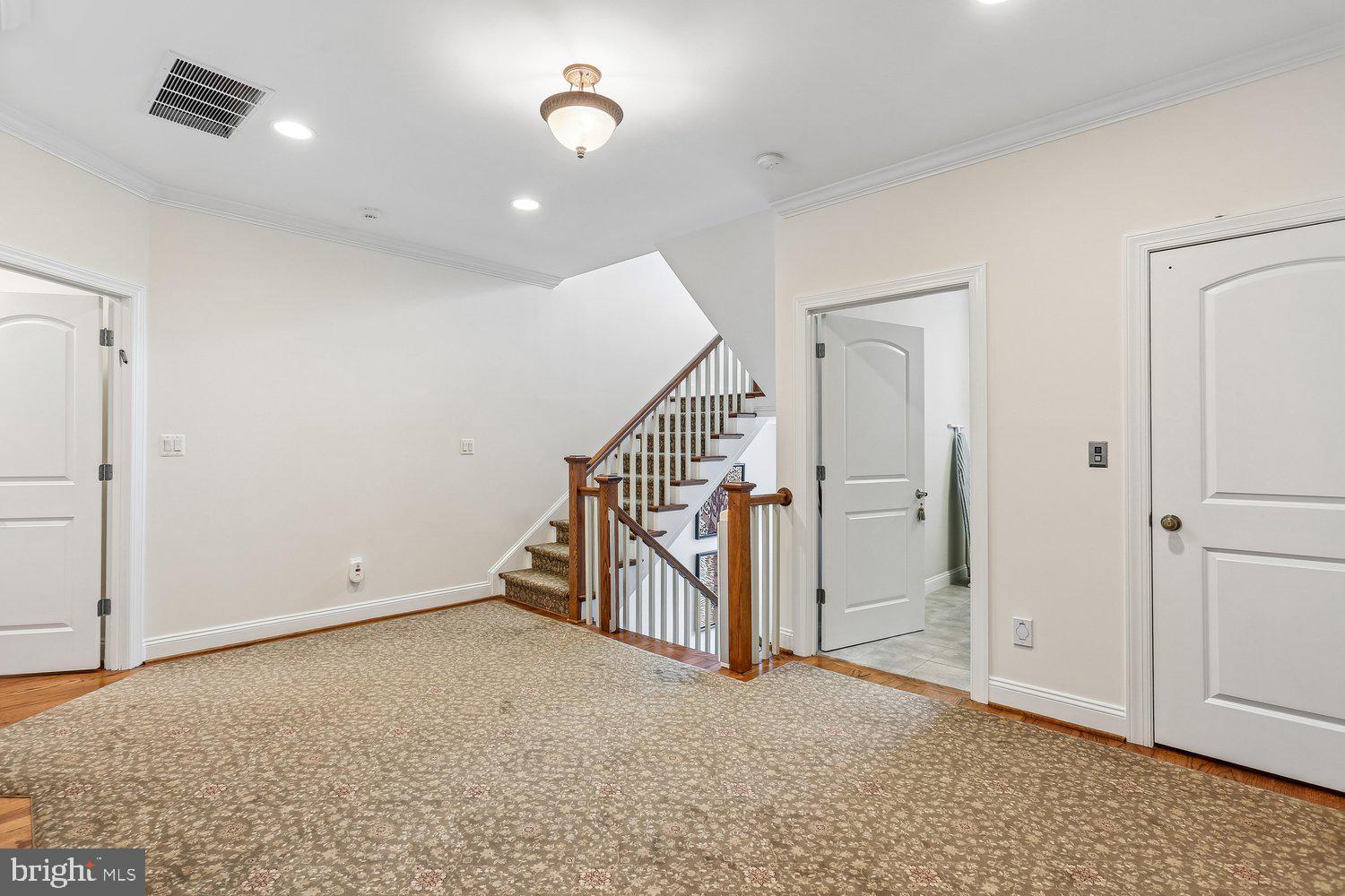 BRADLEY HILLS - Residential