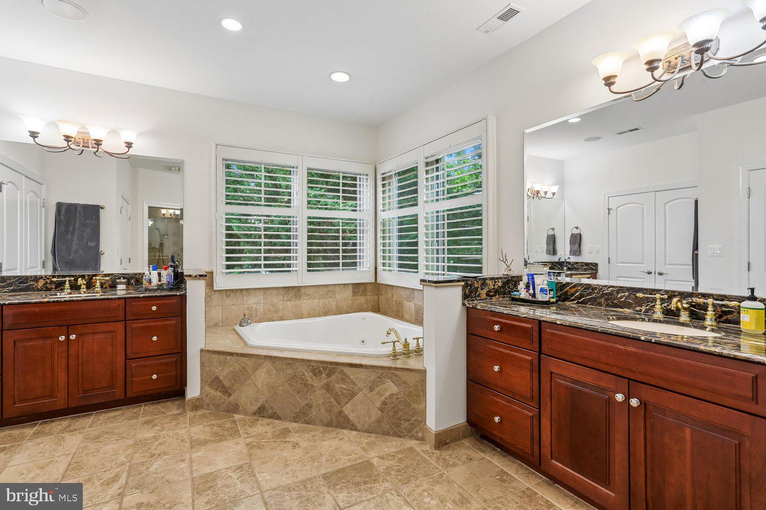 BRADLEY HILLS - Residential