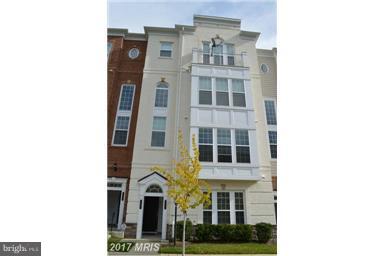 Beautiful first-floor townhome/condo in the gated Potomac Club. This property features three bedrooms and 2.5 baths, along with a one-car garage. The open floor plan includes hardwood floors on the main level and a kitchen with granite countertops and stainless steel appliances. The primary suite boasts a separate soaking tub and shower, dual vanities, and a walk-in closet. This community offers a gym, indoor and outdoor pools, tot lots, and a rock climbing wall. It is conveniently located just minutes from shopping, VRE, I-95, Quantico, and Fort Belvoir! Must See!