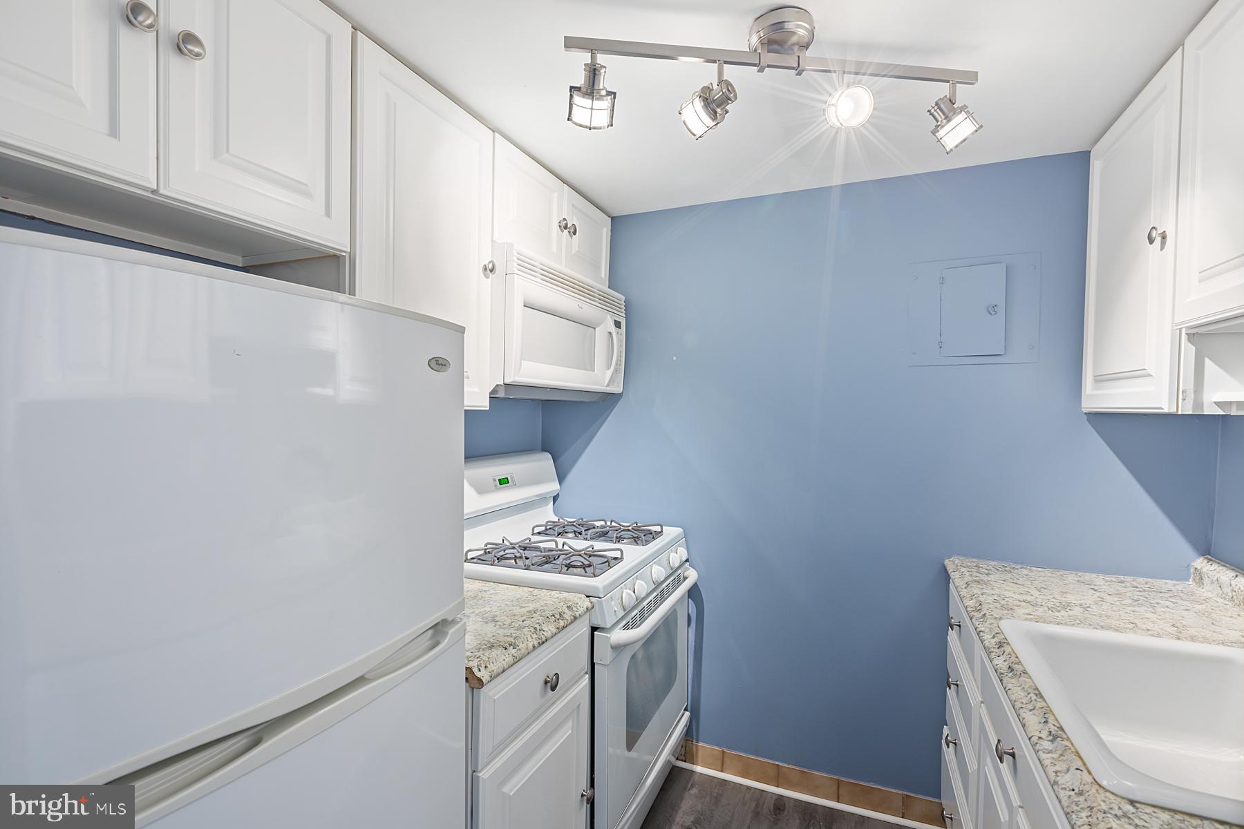HORIZON HOUSE - Residential Lease