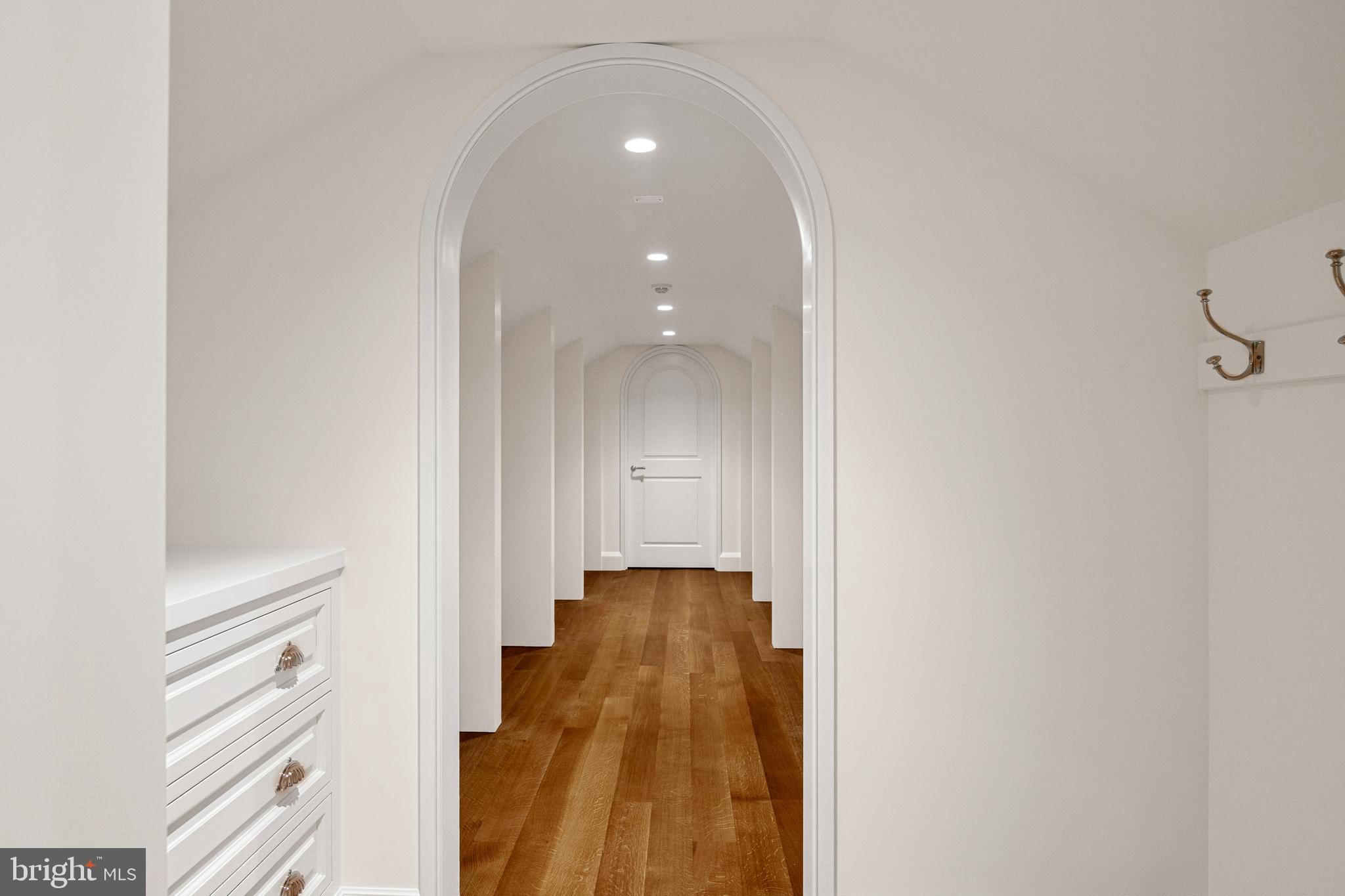 BAILEYS NECK - Residential