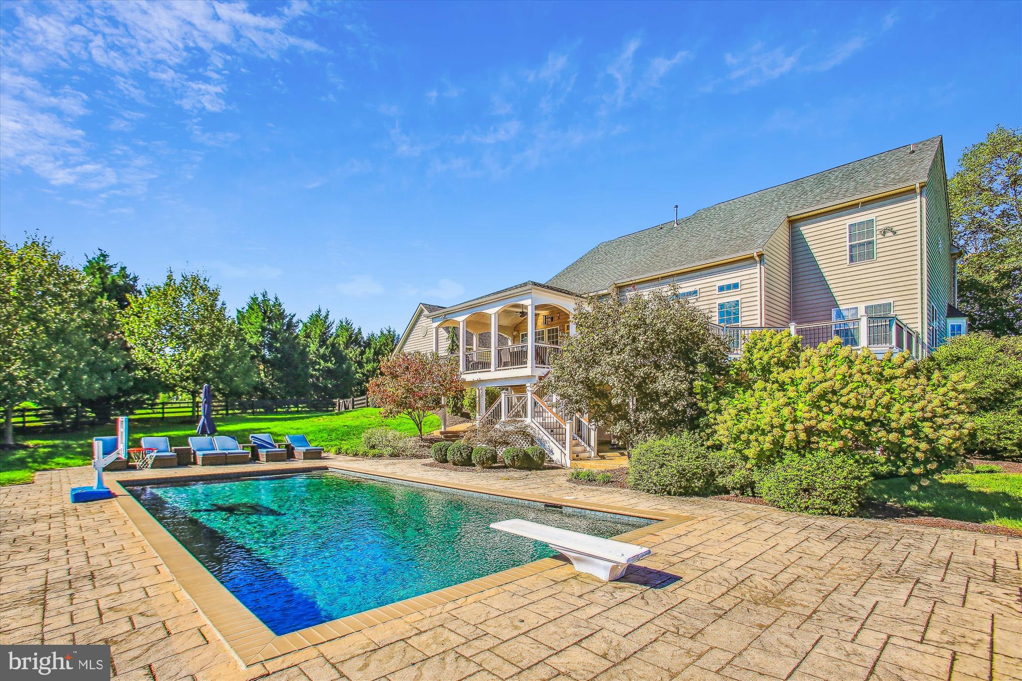 LONG ACRES - Residential