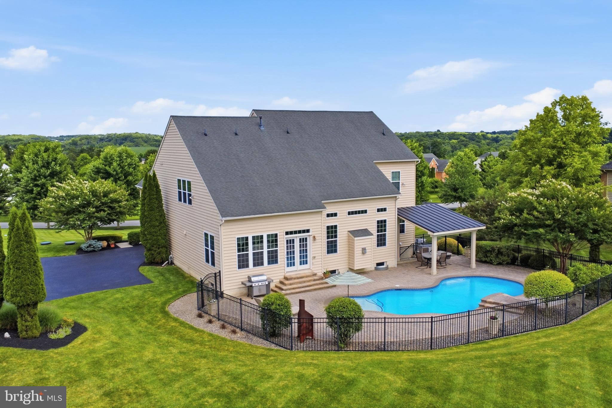 THE WARFIELDS II - Residential
