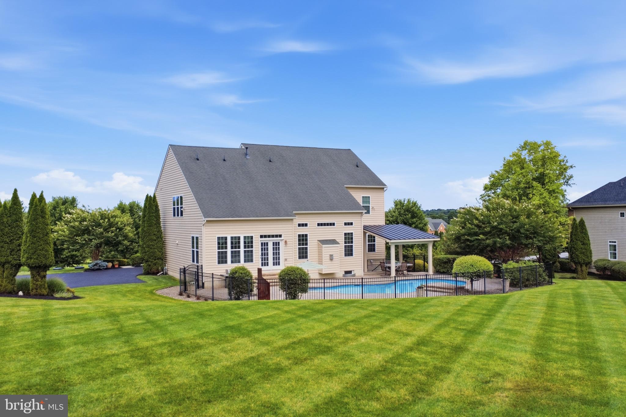 THE WARFIELDS II - Residential