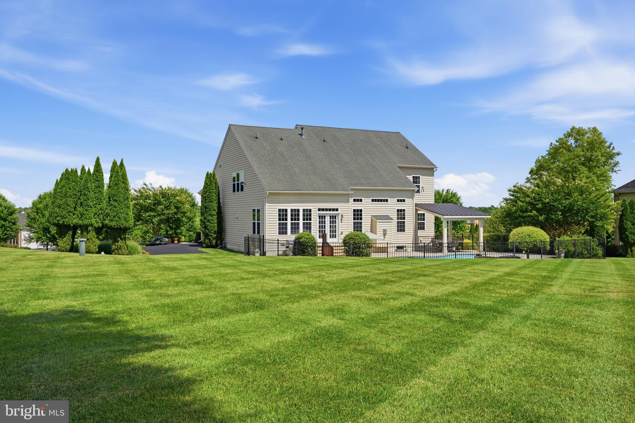 THE WARFIELDS II - Residential