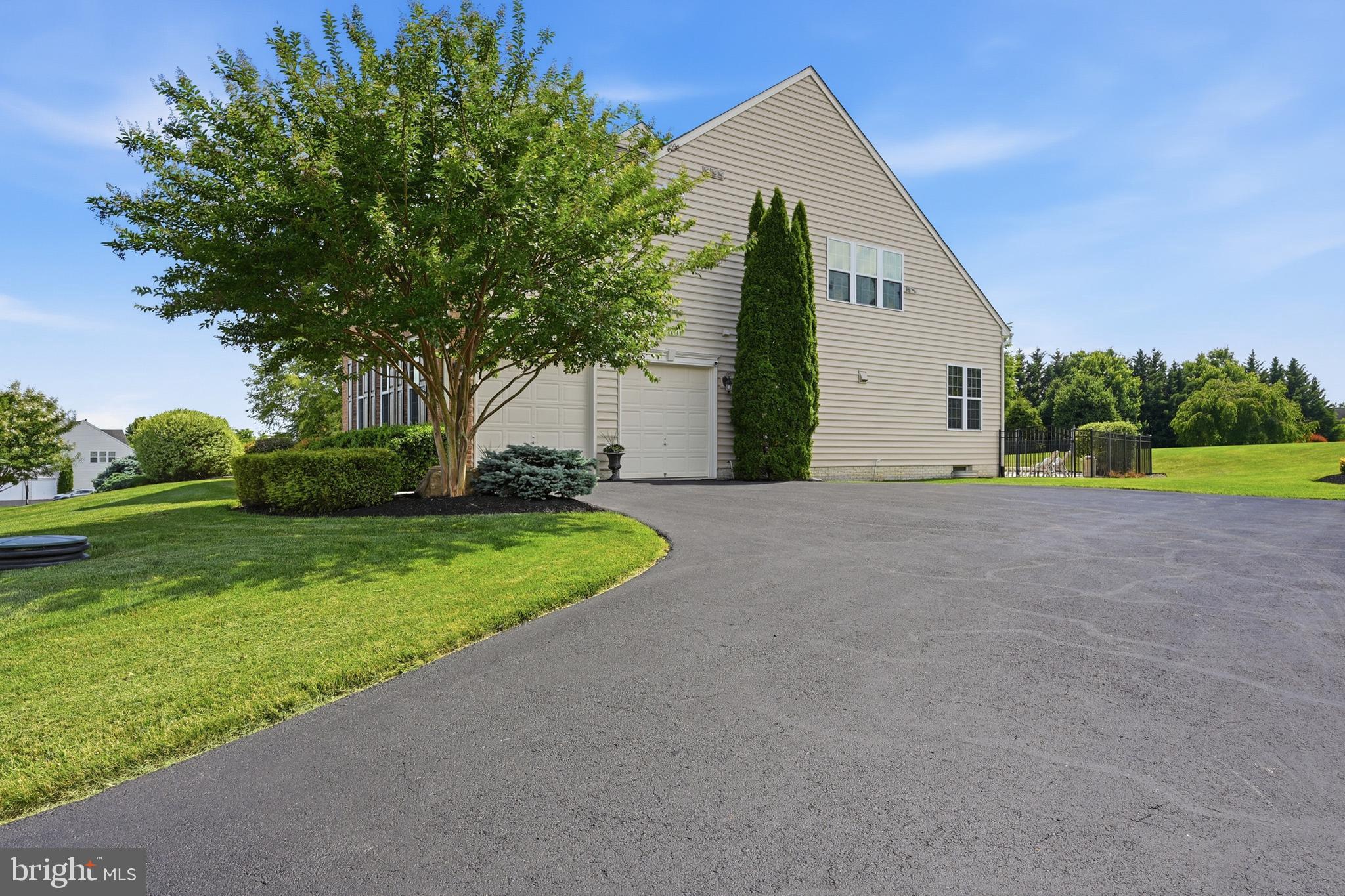 THE WARFIELDS II - Residential