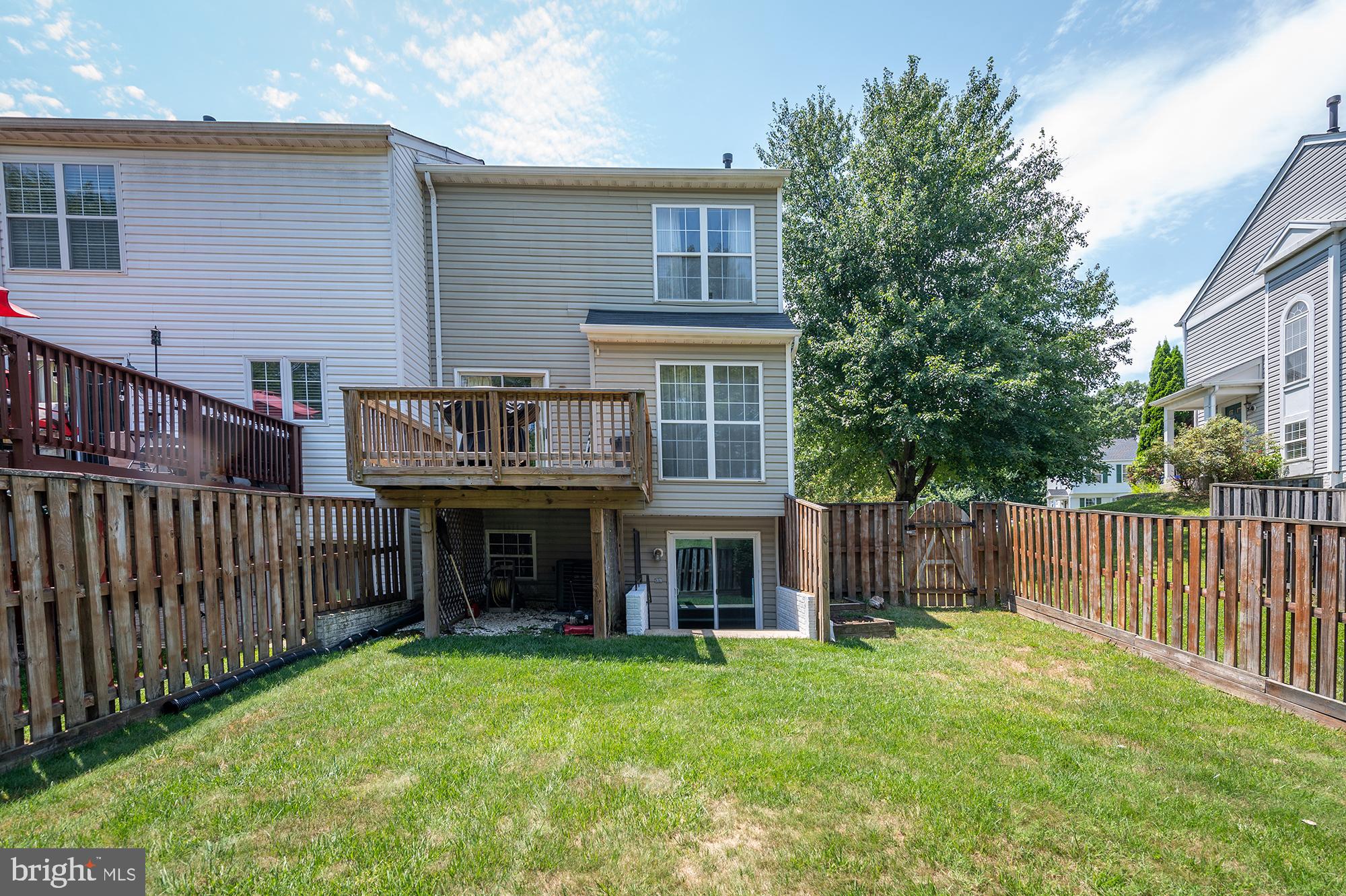 THE VILLAGES OF LYONSFIELD RUN - Residential
