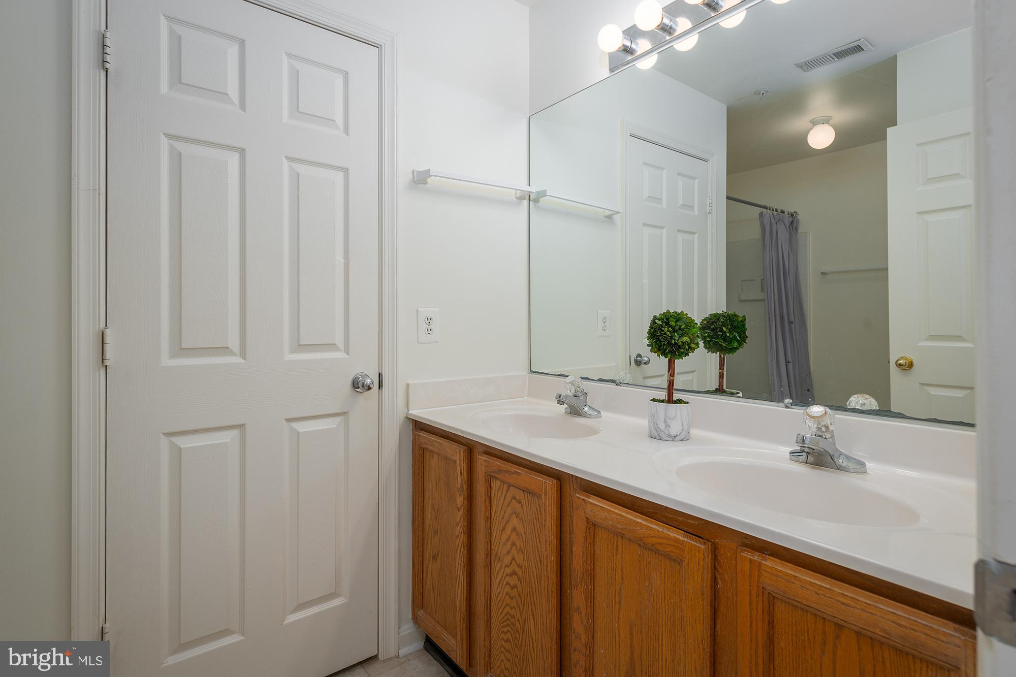 THE VILLAGES OF LYONSFIELD RUN - Residential