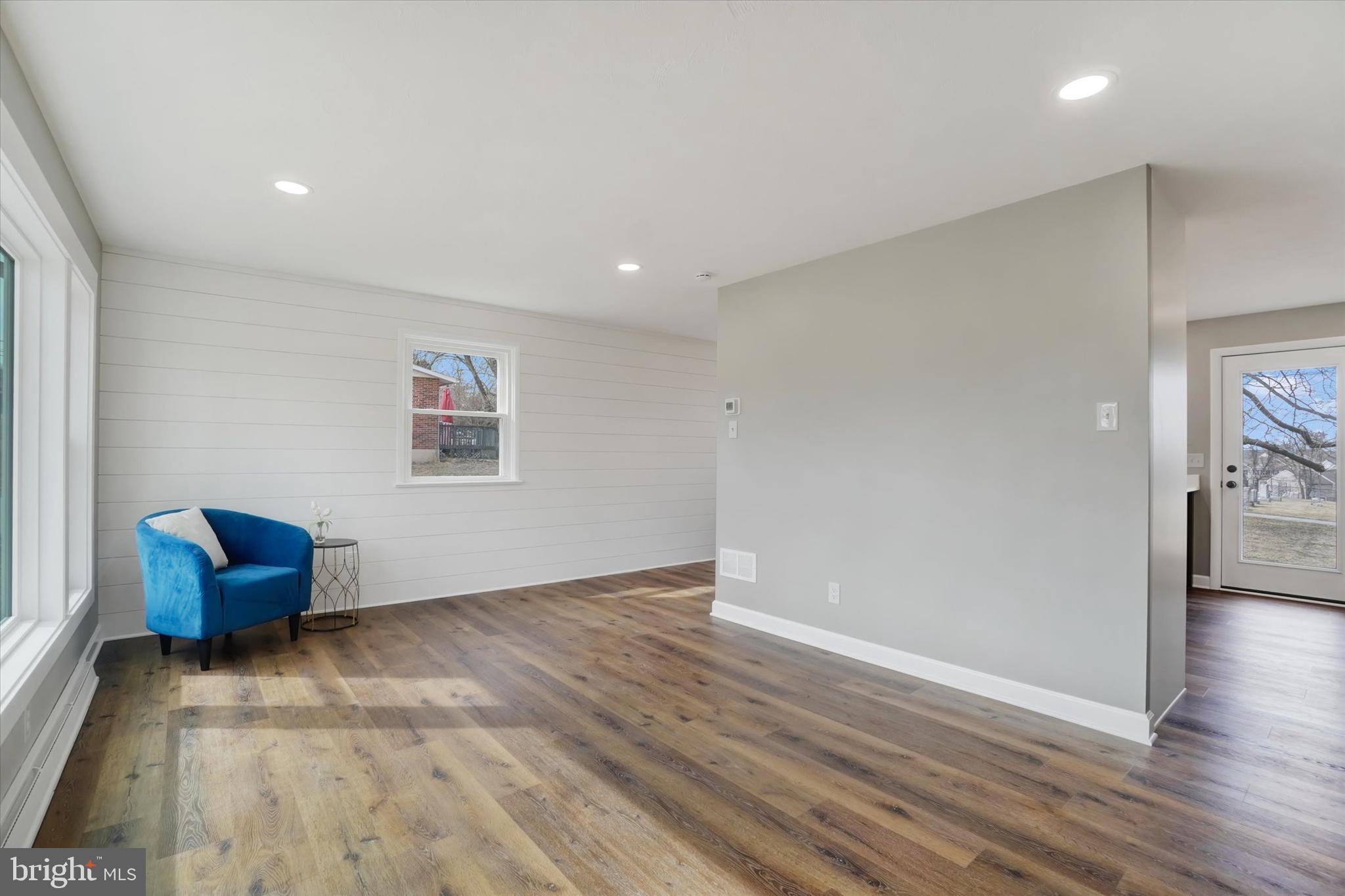 CRESTLYN - Residential